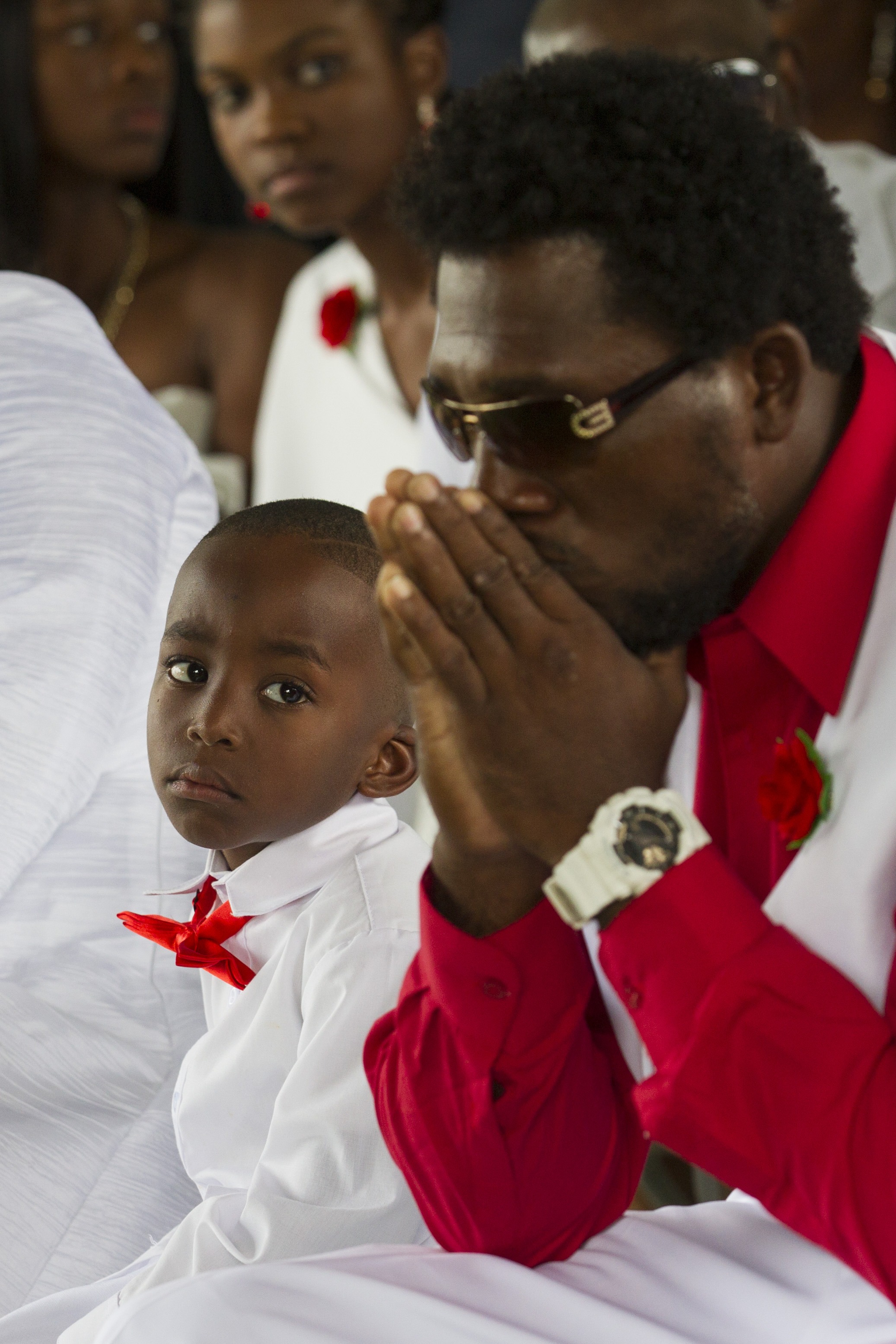  Family members attend the burial service of Sgt. La David Johnson at Fred Hunter's Hollywood Memorial Gardens in Hollywood, Florida on Saturday, October 21, 2017. 