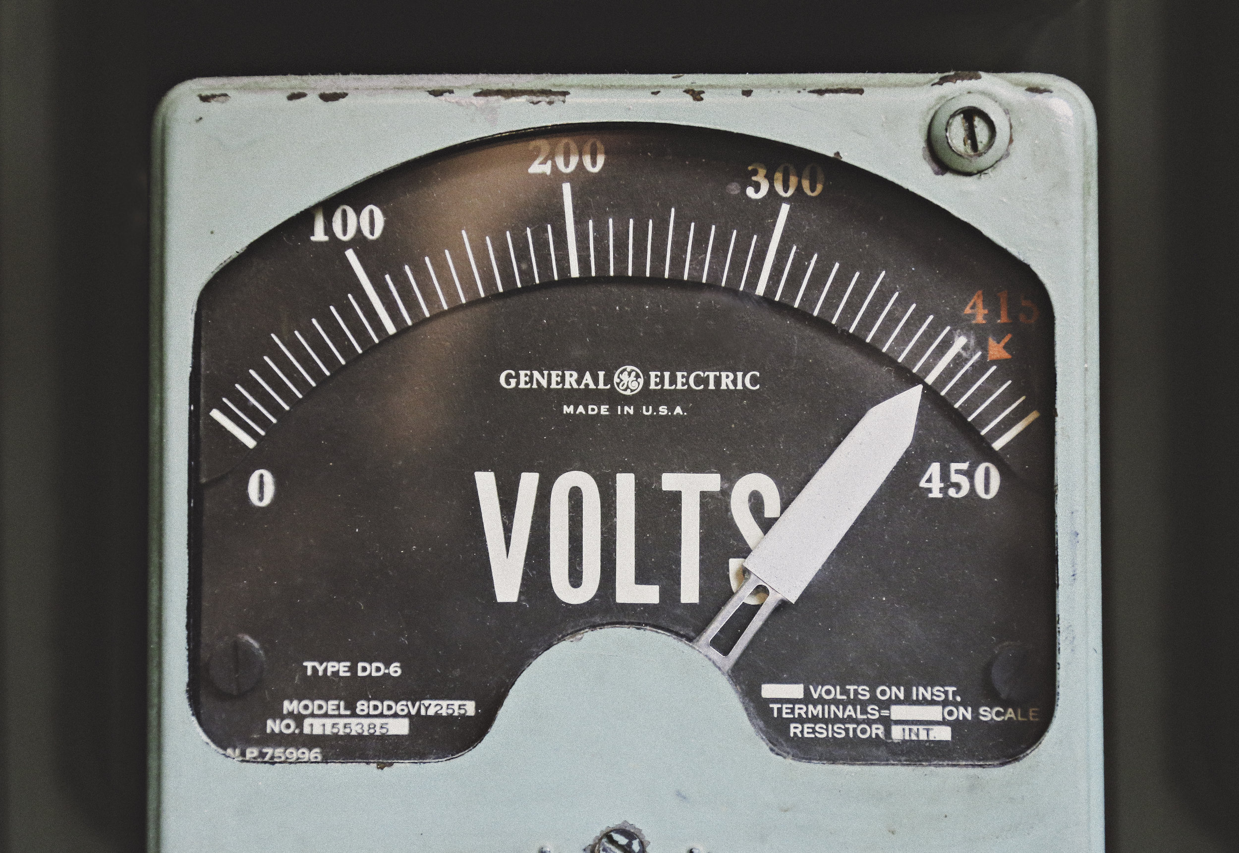 Passing enough heat into a thermoelectric material will cause a potential difference and current to be generated across the material, making it essentially a battery that runs on heat. No world changing candidate has been found so far, but maybe that can change if AI is used more and more.