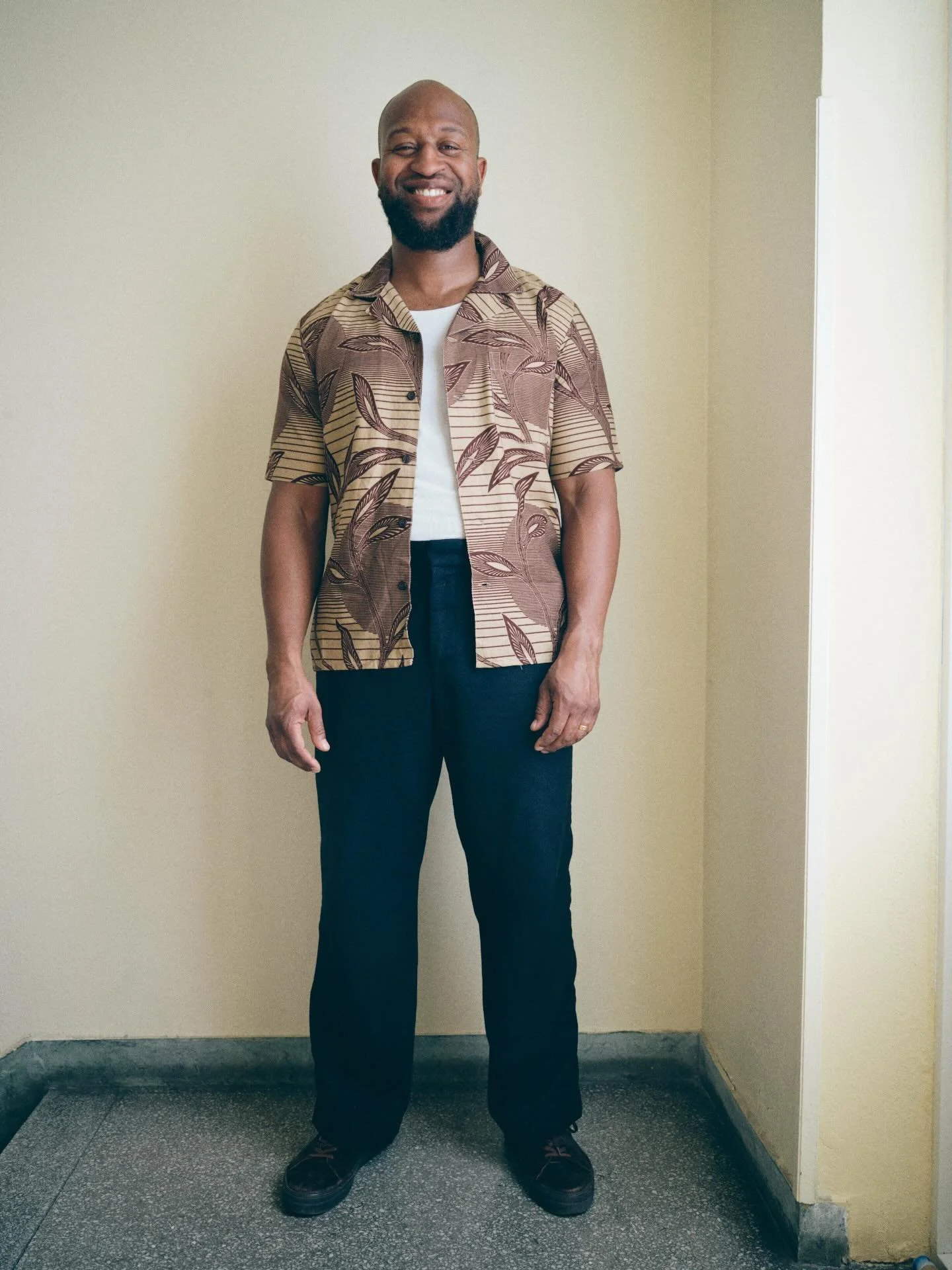 Buttoned or unbuttoned? We love this shirt styled either way. Perfect for layering this season🤎