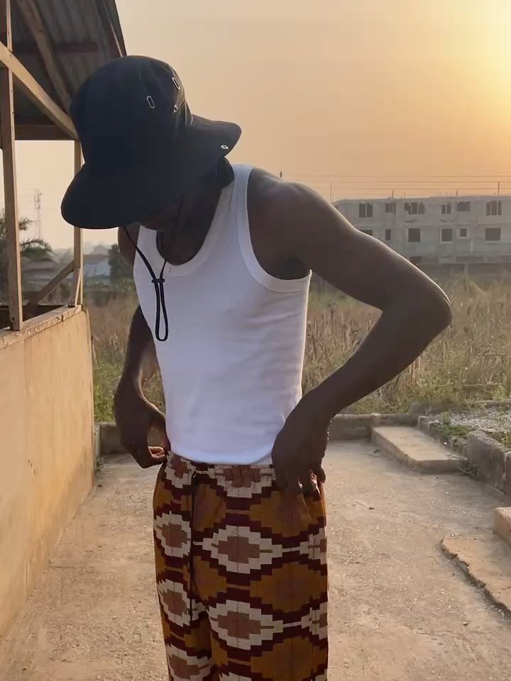 Pants to match the light at Golden Hour 🌅 We still have 1-2 of these Kente print trousers left in stock in all sizes.