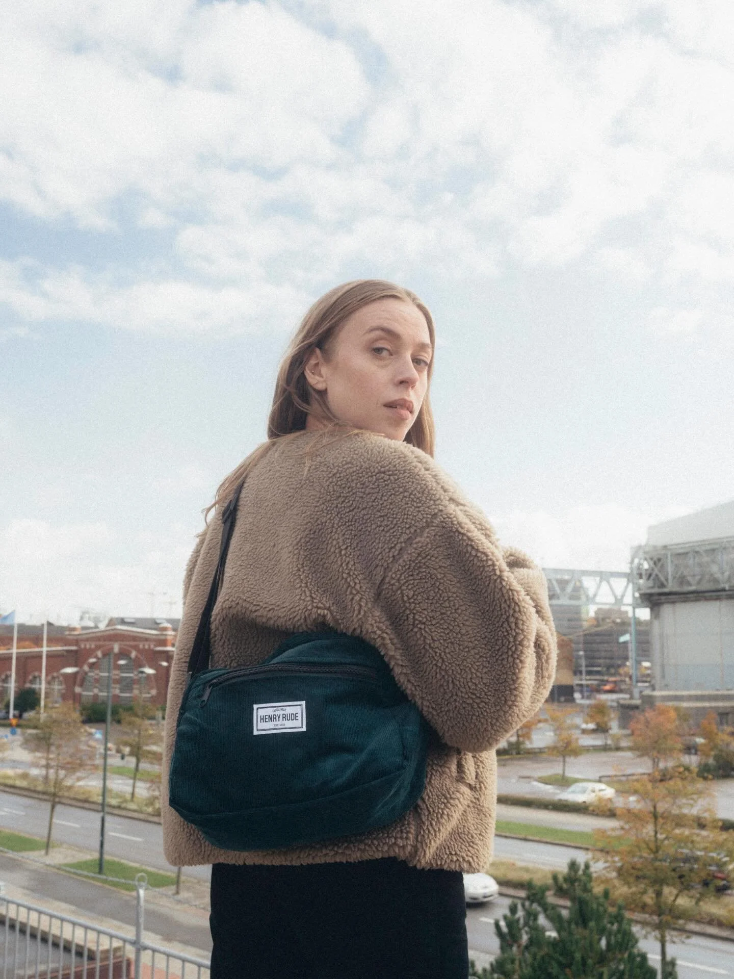 Took a walk down memory lane, scrolling through old pictures&hellip; Does anyone remember this emerald green corduroy strap bag? 😍 Here worn by Una and Smail, photographed by @moncefhenaien

Ps. There will be some new corduroy dropping probably next