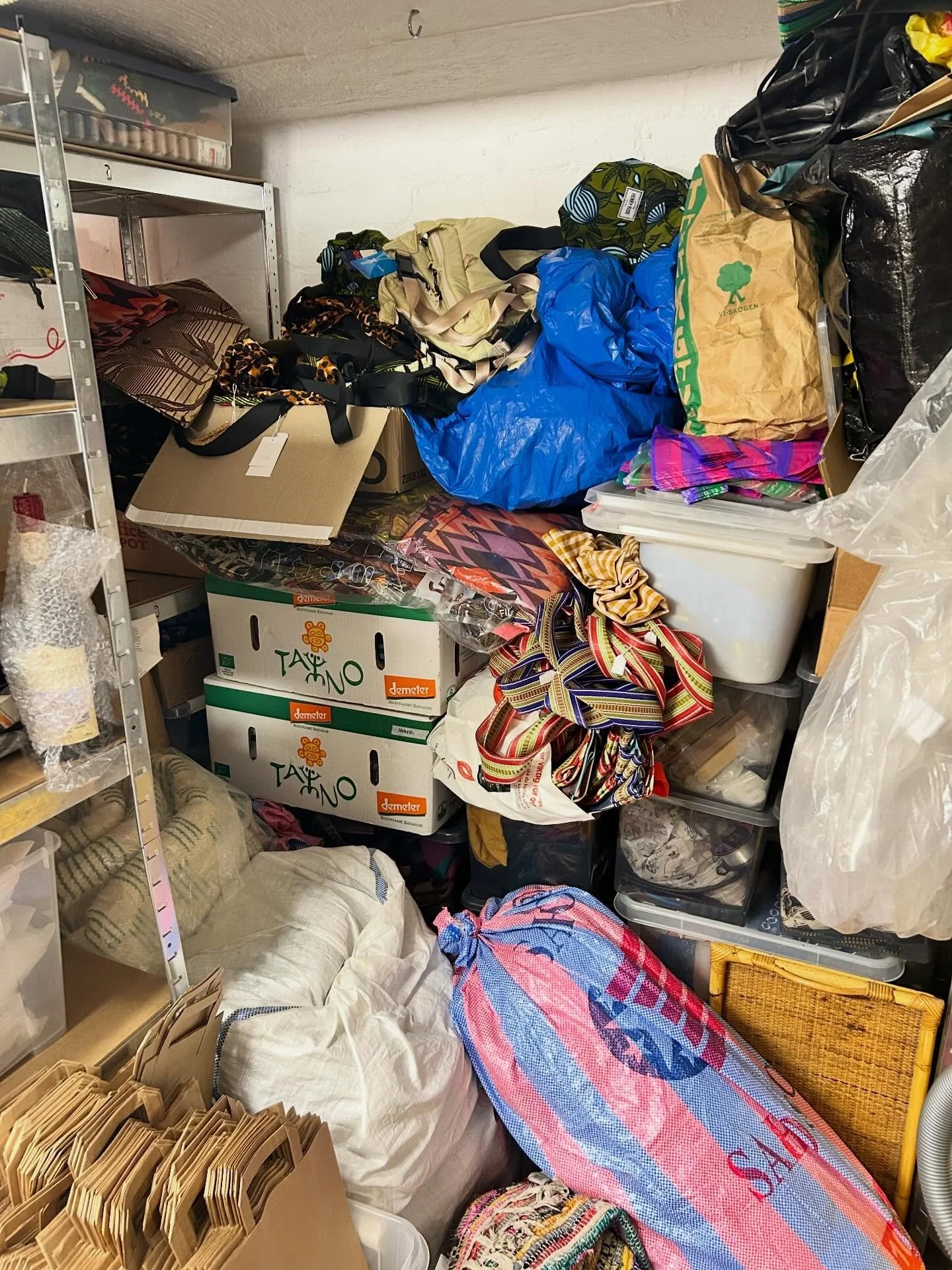 Prepping for Archive Sale this weekend! 🛍️ Please come buy everything because I need this space to store other things, deal? 🫱🏽&zwj;🫲🏾

ARCHIVE SALE
📍 Triangeln
📆 April 25 &amp; 26 (11-16 &amp; 11-15)