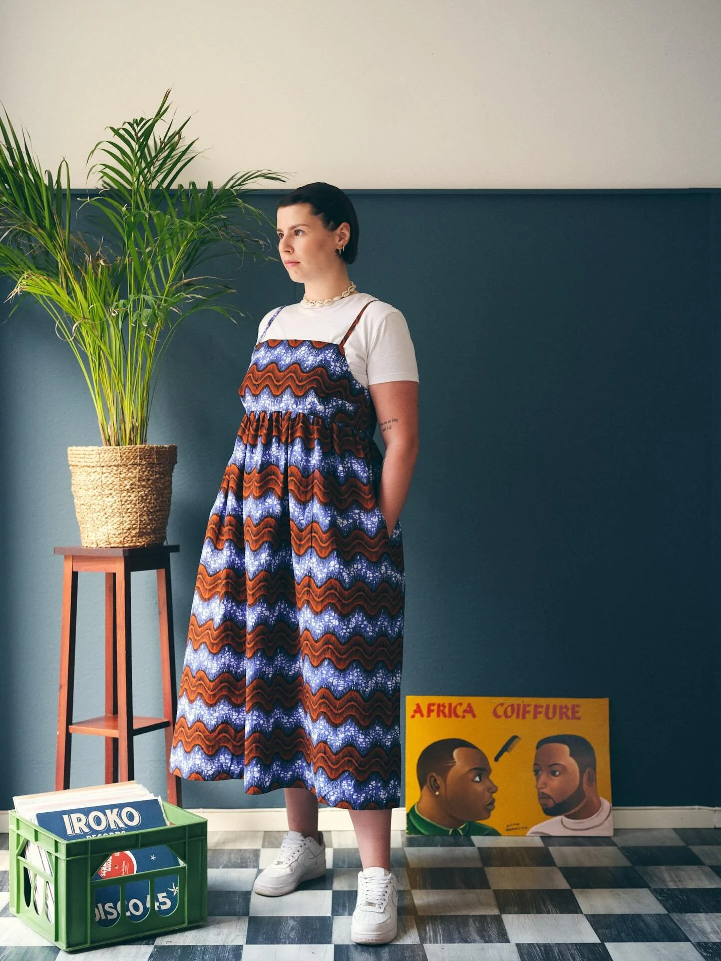 Det finns massor av fina kl&auml;der i waxprint-tyger kvar p&aring; Archive Salen! Lite av det som finns ser du h&auml;r i inl&auml;gget ☝🏽 Skjortor, Omlottkjolar, kepsar, shoppingbags, scrunchies m.m. 

Passa p&aring; att shoppa d&aring; vi inte ko