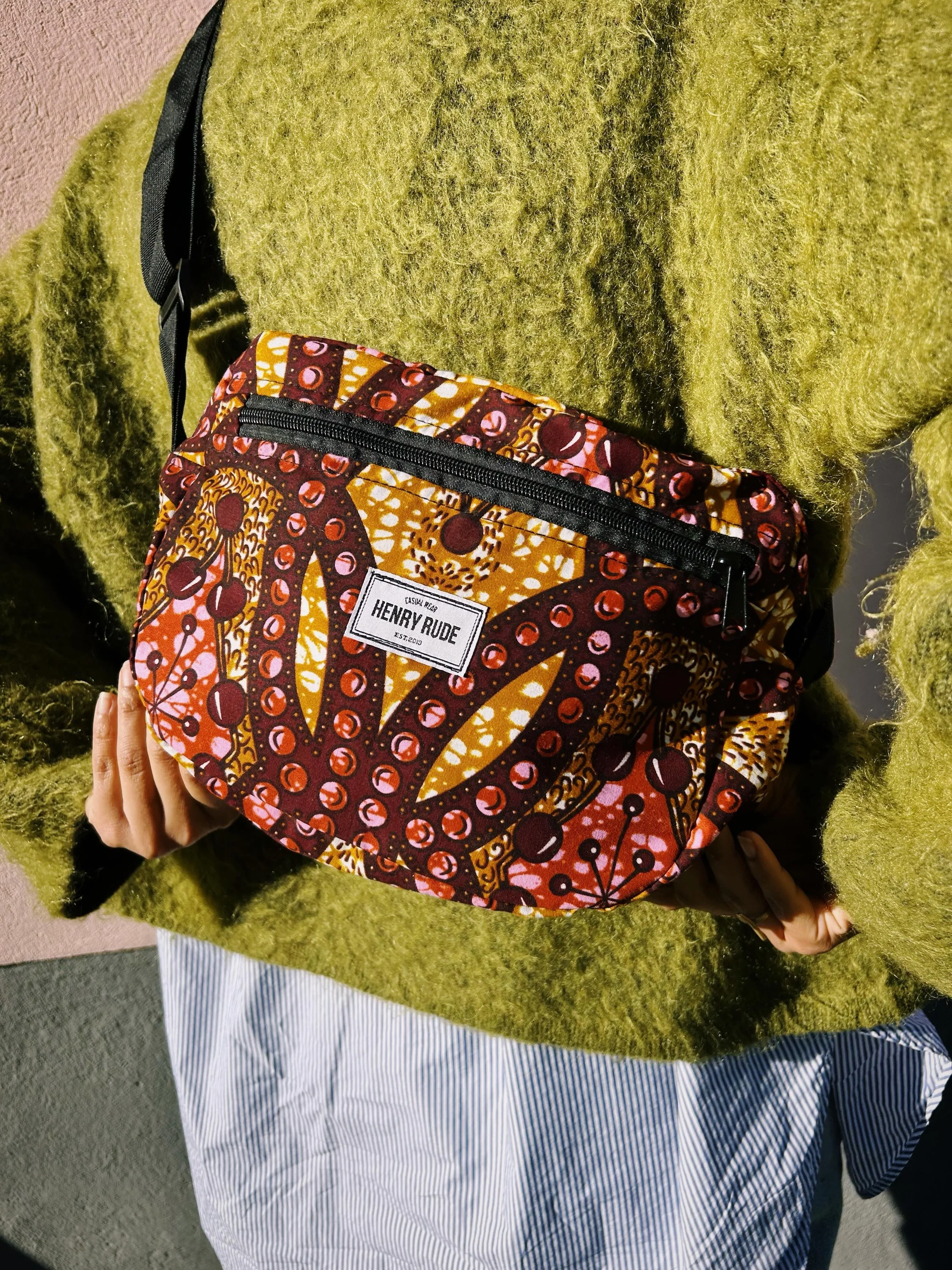 Are you as excited as I am for this drop? 
I call this print Cherry Lollipop and the bag is made by Siaka in Burkina Faso. 

I&rsquo;m dropping a limited amount of Strap Bags in this print on May 27, at 10am CET ⏰  Do not snooze on it! 🍒