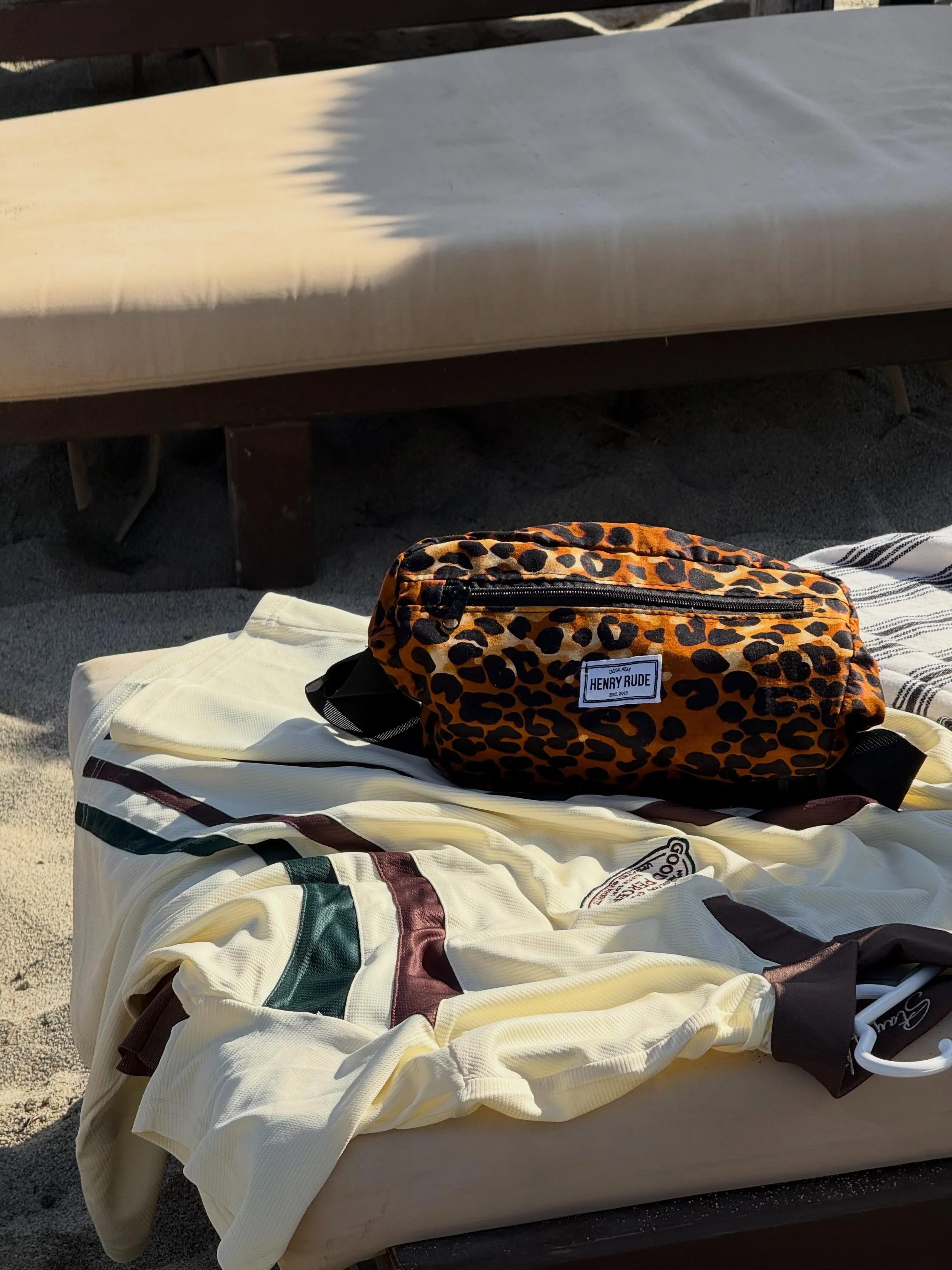 Are you beach ready? The Strap bag is the perfect companion for all of your adventures this summer 🌞 
New print dropping May 27 👀 

Photo @myysjostedtprahl