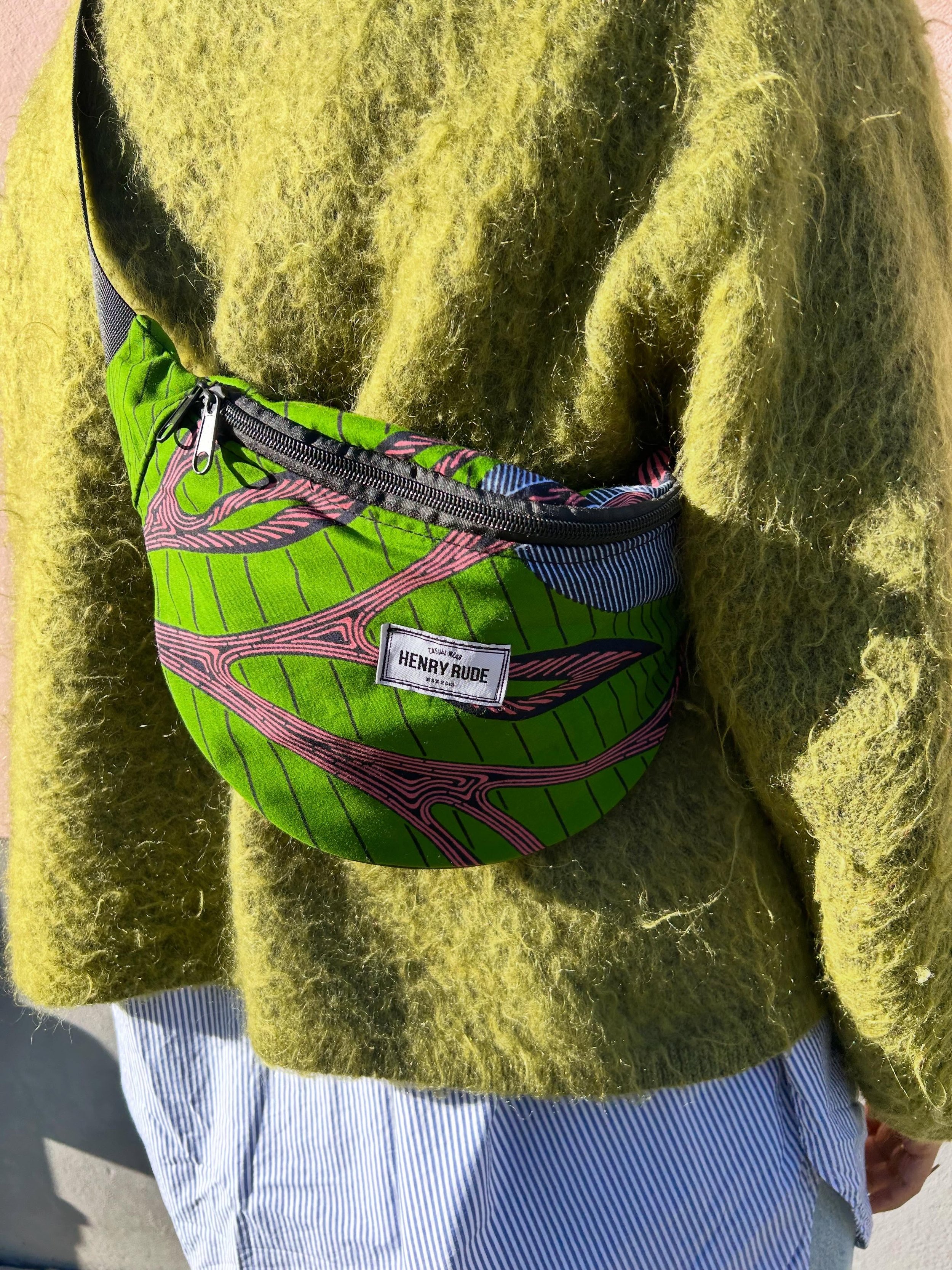 A colorful little helper to hold your most important valuables, while making you look good. Made by Siaka in Burkina Faso. Dropping Wednesday May 27 at 10am💚