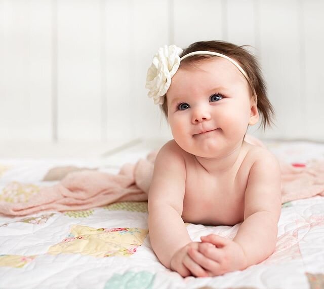 Happy Sunday morning 🥰 This little head tilt from Mackie just killed me. What a doll!