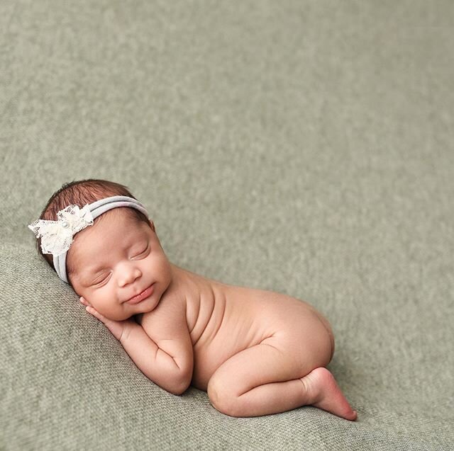 Hi, Aleigh girl! You are perfect. Her name is pronounced AY-LEE, and I&rsquo;m loving her!! And this color is my all time favorite- backdrop from @rosesandruffles