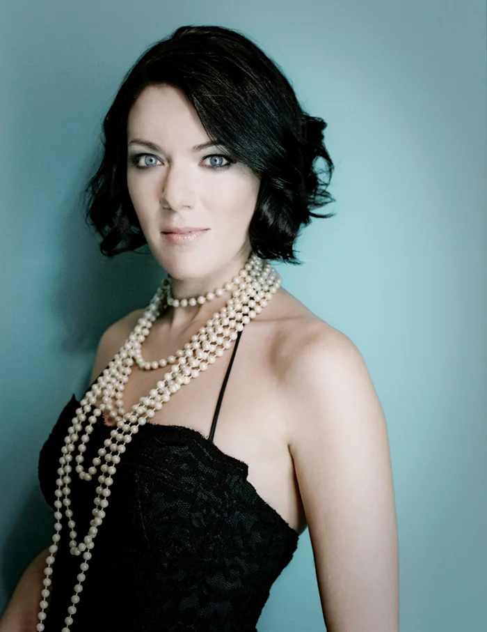 emilie-claire-barlow-pearls-2010-photo-credit-ian-brown-small.jpg
