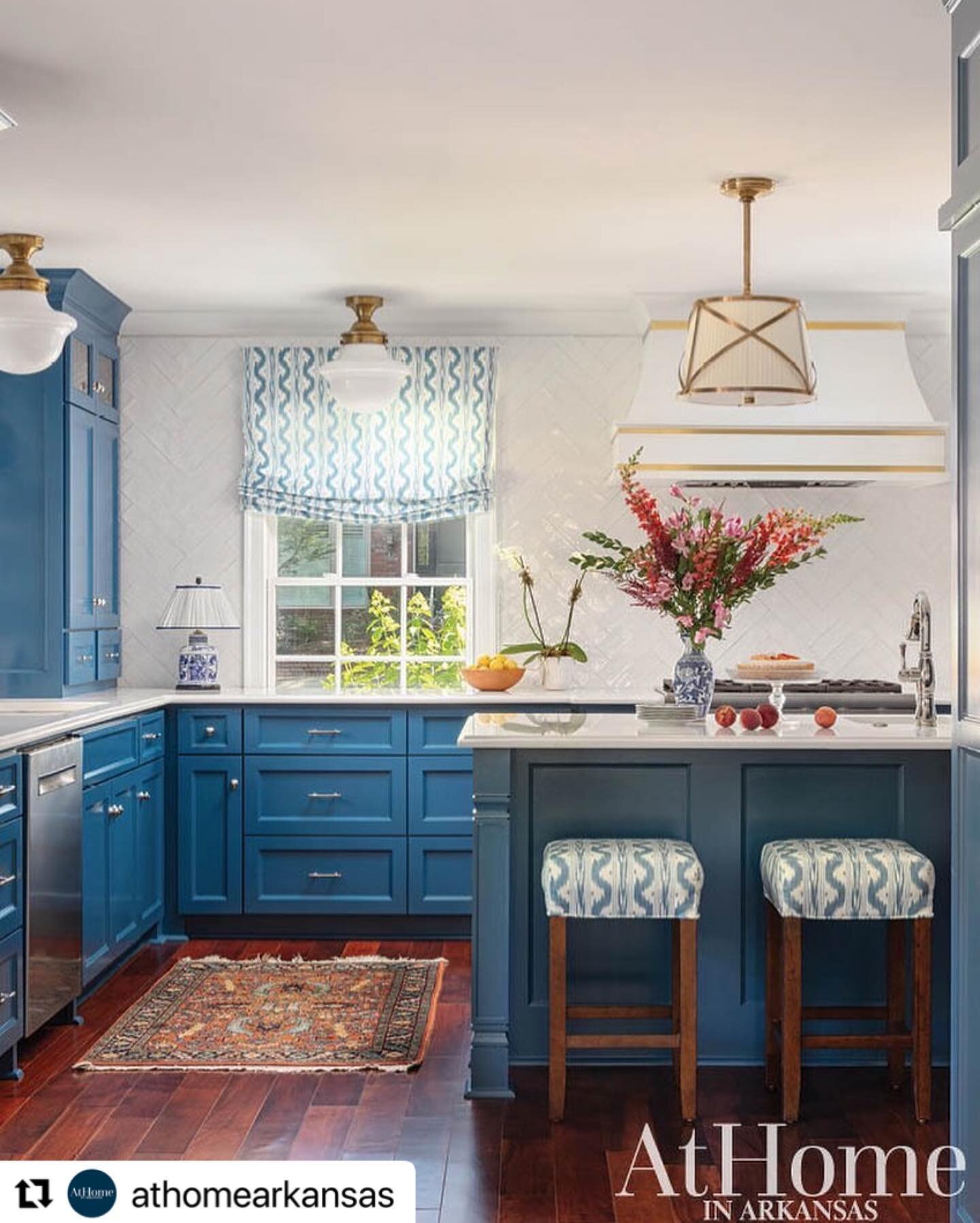 💙🤍#Repost @athomearkansas 
・・・
Ending the week with this blue and white beautiful kitchen! 💙🤍 // 📷: @rettpeek Designed by @heatherkdesigns 
.
.
Cabinet color is &ldquo;Lucerne&rdquo; by @benjaminmoore 
#kitcheninspo #blueandwhitekitchen #blueand