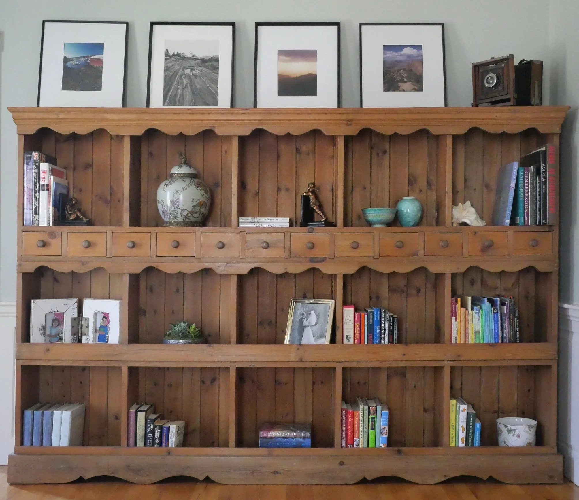 Stylish Ways to Display Your Bookshelves