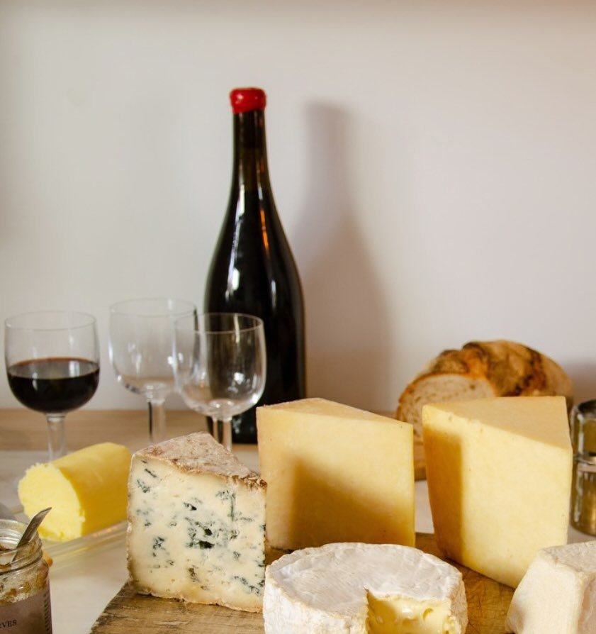 Cheese please . . . . . name your favourite wedge and what wine you like to pair it with.

Even better ORDER Q WINE today online link in bio🍷

Then jump over to @whitestonecheeseco to select your favourite cheeses 🧀 

Our wine comes from Waitaki Va