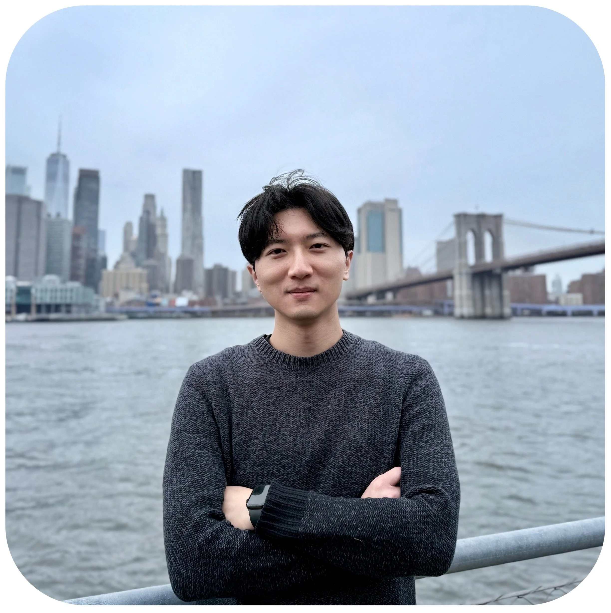 Author_photo-square-curve.jpg