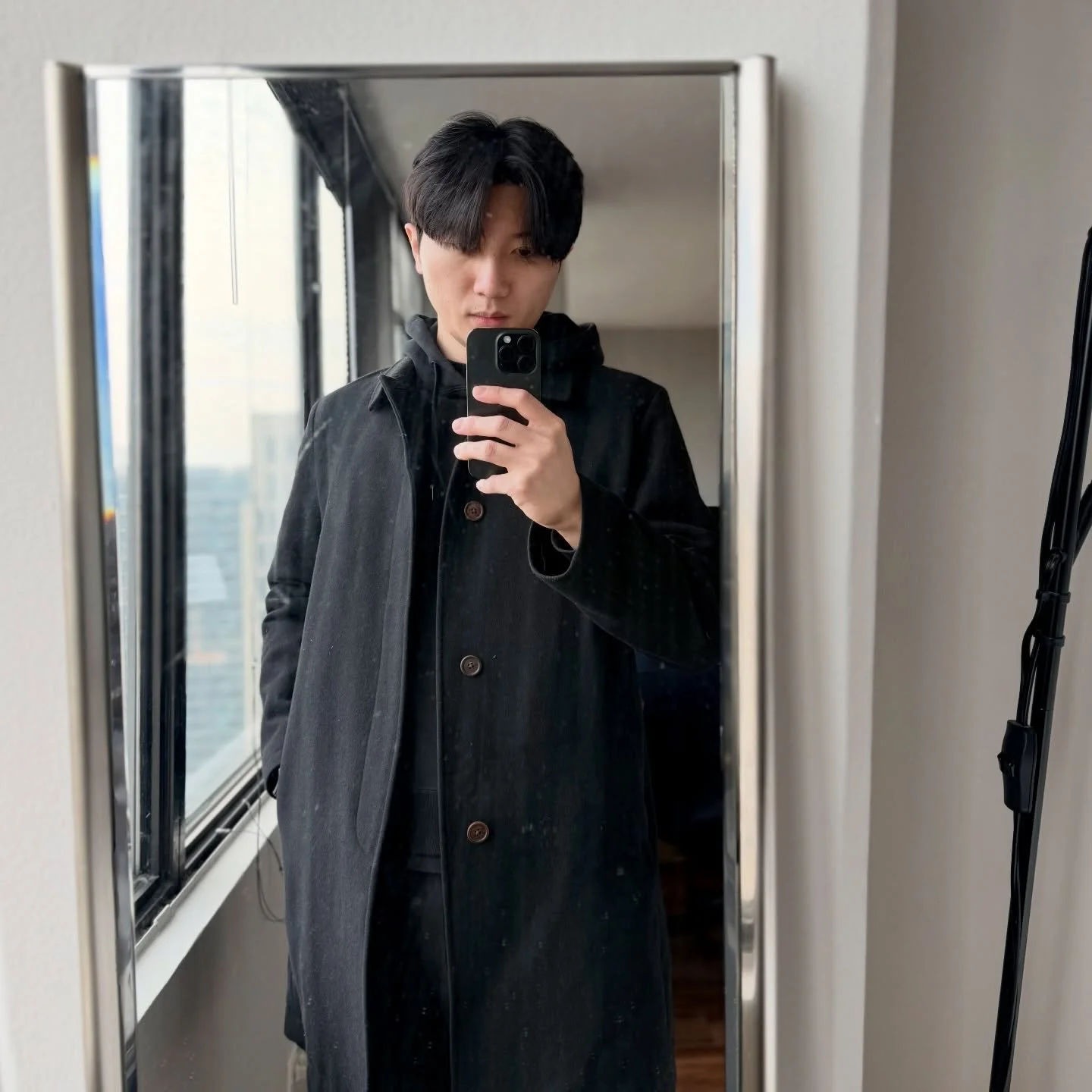 我很喜歡圖書館。

為什麼呢？倒也不是因為我經常去借書，或頻繁地在自習室閱讀。而是因為圖書館，是獲取知識 (access to knowledge) 這件事，最經典的具現化象徵。

書籍代表著知識。而當書逐漸累積後，自然而然地，就會想要設置一個專門的空間，來儲存這些知識。

人類歷史上最早的圖書館，早在西元前就已經出現了。甚至在古羅馬浴場內，還設置了圖書館，供羅馬市民們泡澡後休憩閱讀。

然而，歷史上大多數的圖書館，僅提供給貴族、學院或神職人員使用。不論階級、不論出生，任何人都可以借閱書籍的圖書