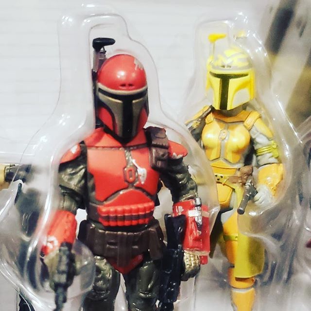 Something we're excited to have found, especially with the #Mandalorian show coming out soon. These sets have 6 to 7 figures, each with some pretty neat details.

#ottawacomiccon #ottawacomicconholidayedition #Ottawa #comiccon
