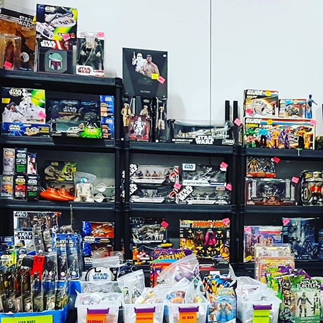 Last day of the Holiday edition of the #ottawacomiccon. Still a few hours left... Come check out some of the new stuff we have in stock!

#ottawacomicconholidayedition #comiccon #ottawacomiccon2019 #Ottawa