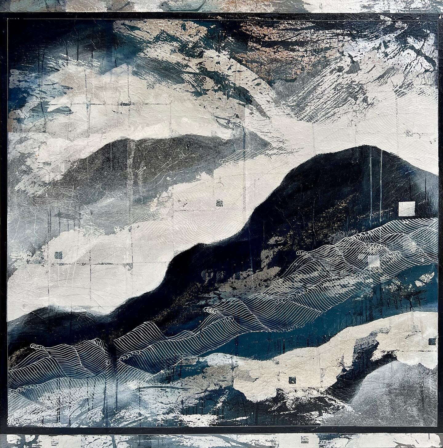 A recently finished painting:

Respond like an echo
Reflect like a Mirror
Flow like water
- Chang Tzu

152cm x 152cm
Cold foil, metallic leaf, tissue, screen print, and acrylic on canvas.

Completed just in time for @nillumbikartistsopenstudios this 