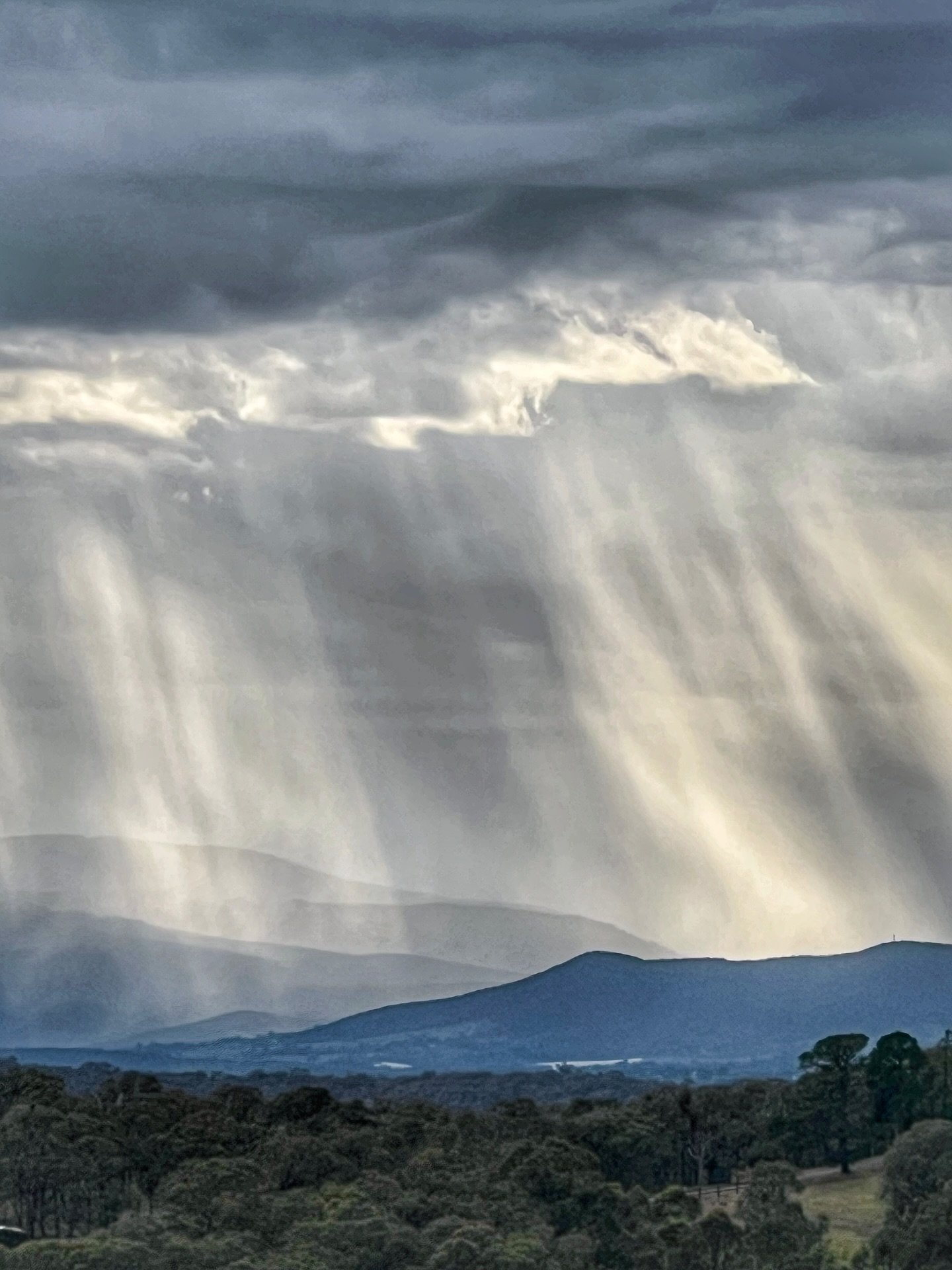 So many of you loved this moment from my story, I thought I&rsquo;d share it here on the grid 🌦️

There are times when the world feels to pause &mdash; when light breaks through in such a way that you&rsquo;re lifted right out of your ordinary thoug