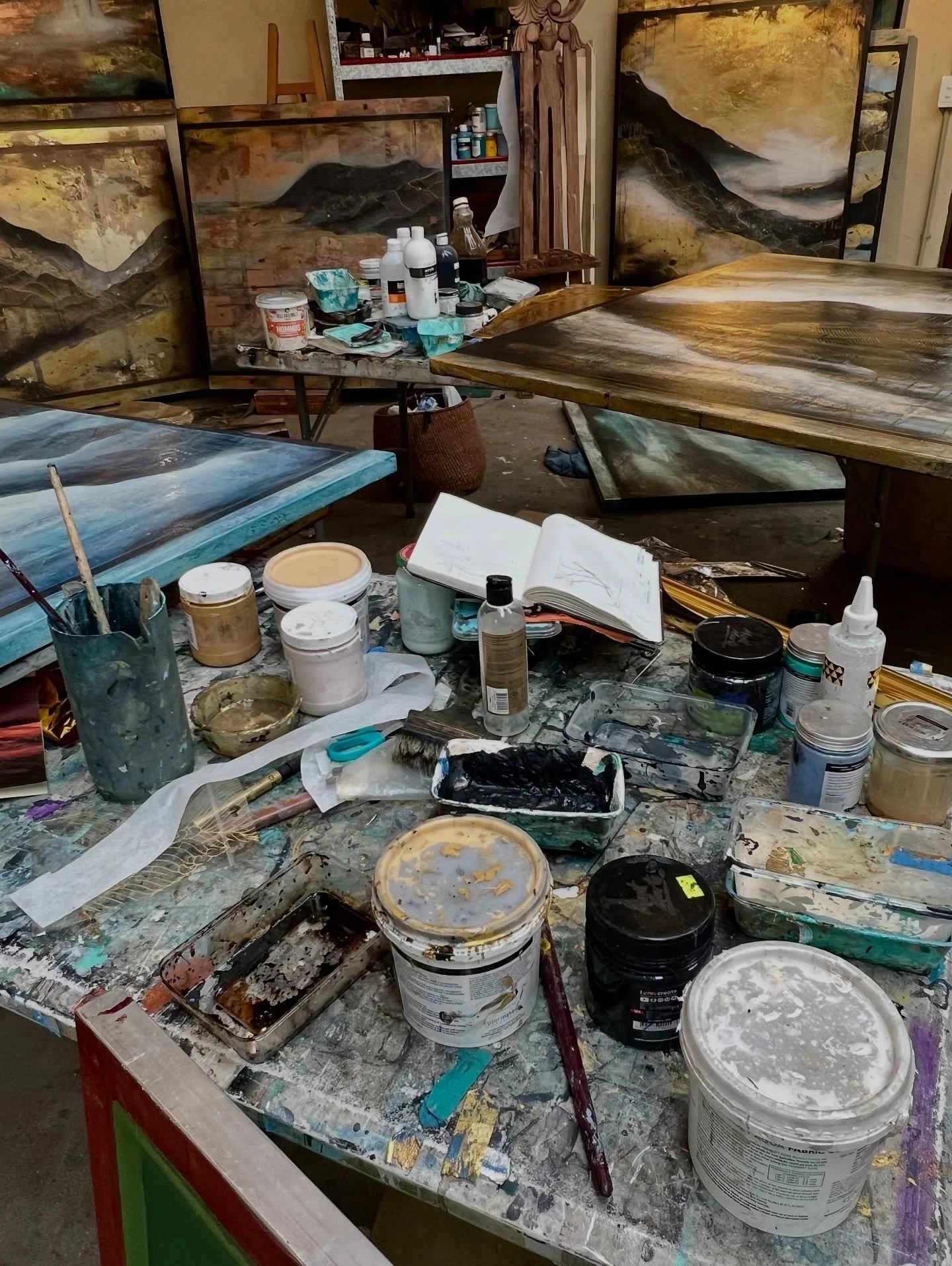 This morning I&rsquo;ve officially put the brushes aside and begun the big task of bringing the studio back into some kind of semblance before opening the doors at 10am tomorrow for @nillumbikartistsopenstudios 

Here goes!! 🤞😂

There are so many i