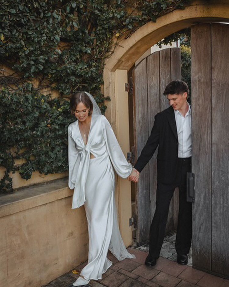 Gorgeous snaps of @sarahrogerson on her wedding day 💒🥹😍

Tan @mytanninglady 
MUA @emmagerriemakeup 
Photography @guijorgephotography 
Wedding Dress @rewrittenlondon 
Hair @suzanne_henderson 
Stylist &amp; Flowers @the_golden_dandelion 
Rings @ruus