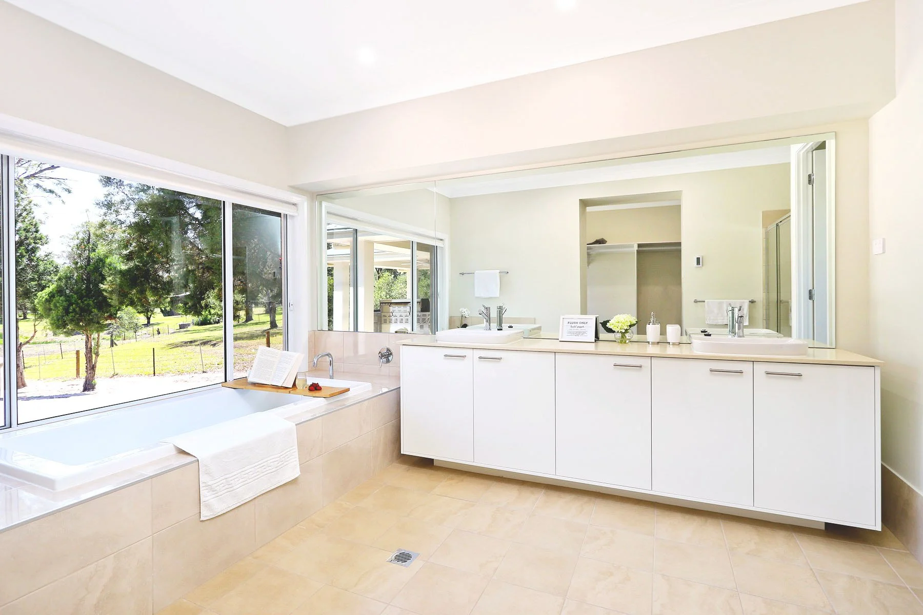 Luxury ensuite bathroom with deep soaking bath overlooking private acreage at Dido's Place Hawkesbury accommodation.