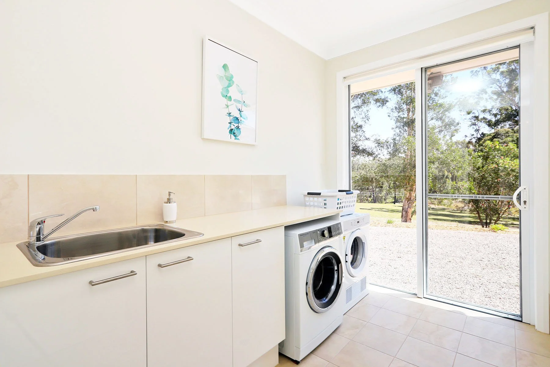 Convenient laundry facilities including washing machine and dryer at Dido's Place family-friendly accommodation in the Hawkesbury.
