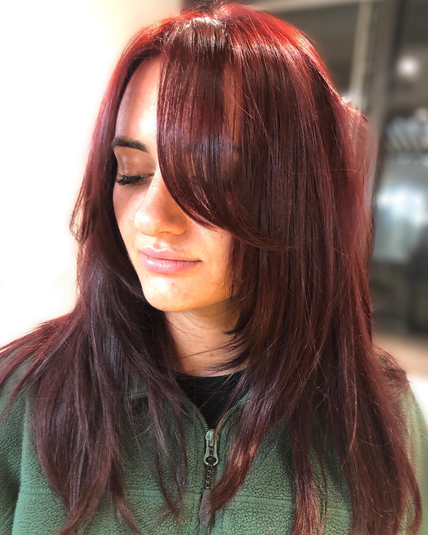 Hot red hair, textured and face framed. Coloured with keune intense red for our stunning @becturks @moratisirhanis #livedinhair #redhair #longhair #texturedhair #modernhair #hairinspo #northsydneyhairdresser #sydneyhairstylist #curtainbangs