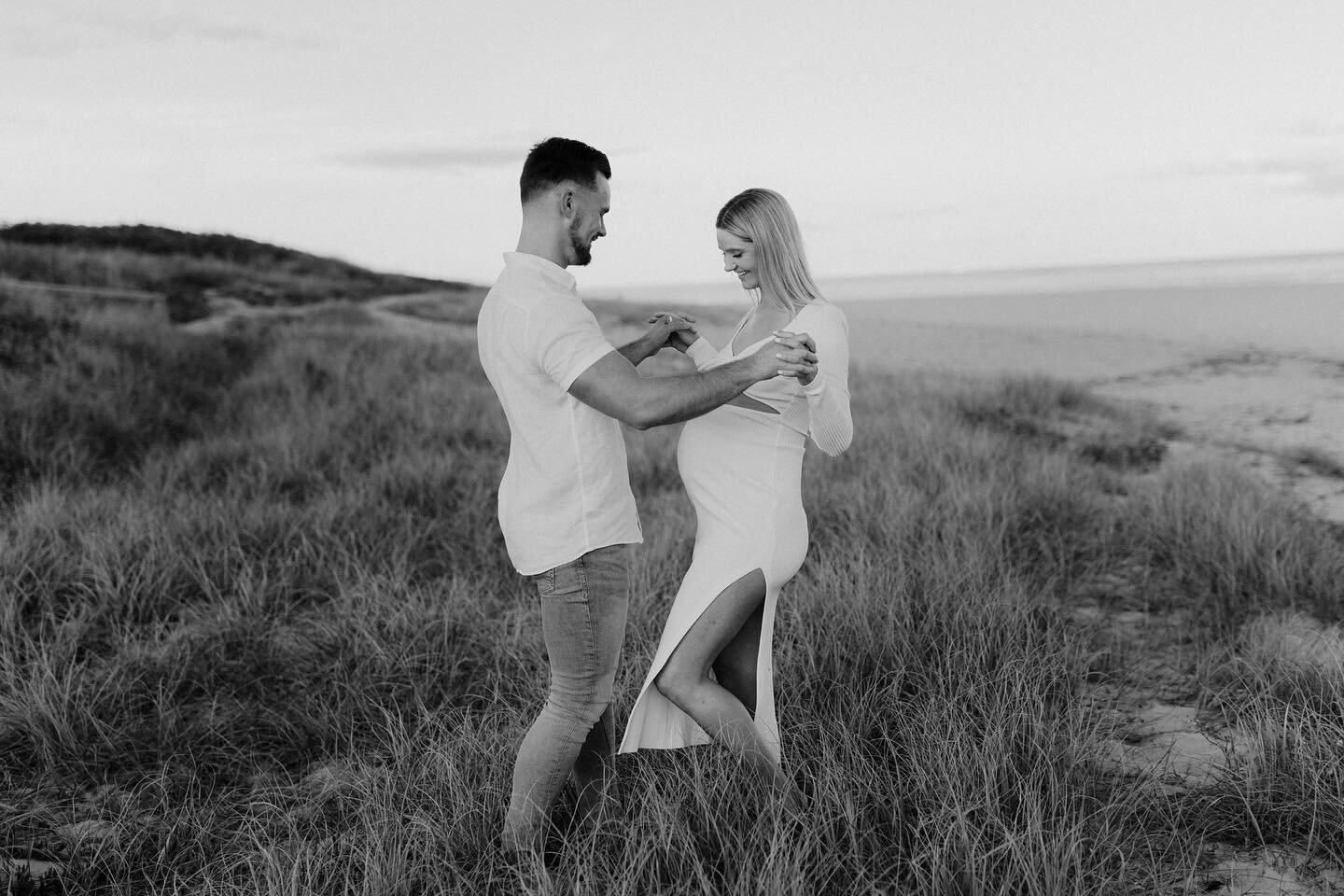 A few black and whites from this beeeeautiful bump session. I can&rsquo;t get enough of these two!