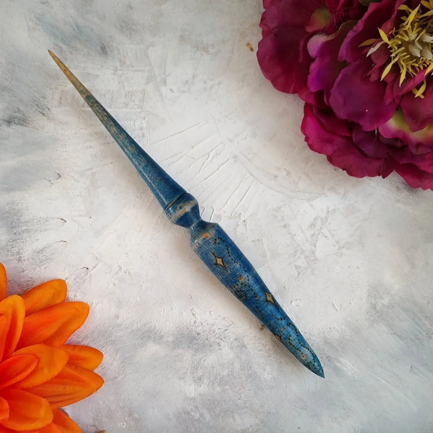 If you missed yesterday's post, here are a few things still looking for a home.
❤️ One Starry Night phang spindle 
❤️ Two ornate Italian drop spindles in what I consider the small size, they are lightweight and good for thin spinning
❤️ One baby hear