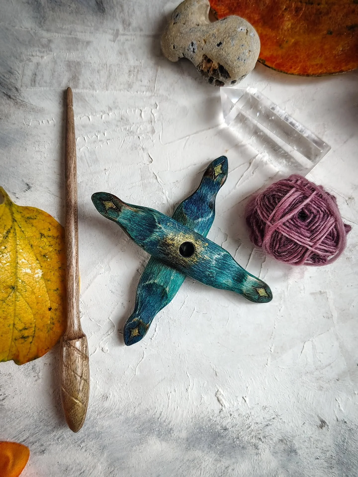 My first Turkish spindle ❤️
In my defence, I was left unsupervised with wood 🤣
I have never tried to make one of these, even if I wanted to, because I don't have the tools to cut wood intricately.
You know how one arm has a hole and the other arm sl