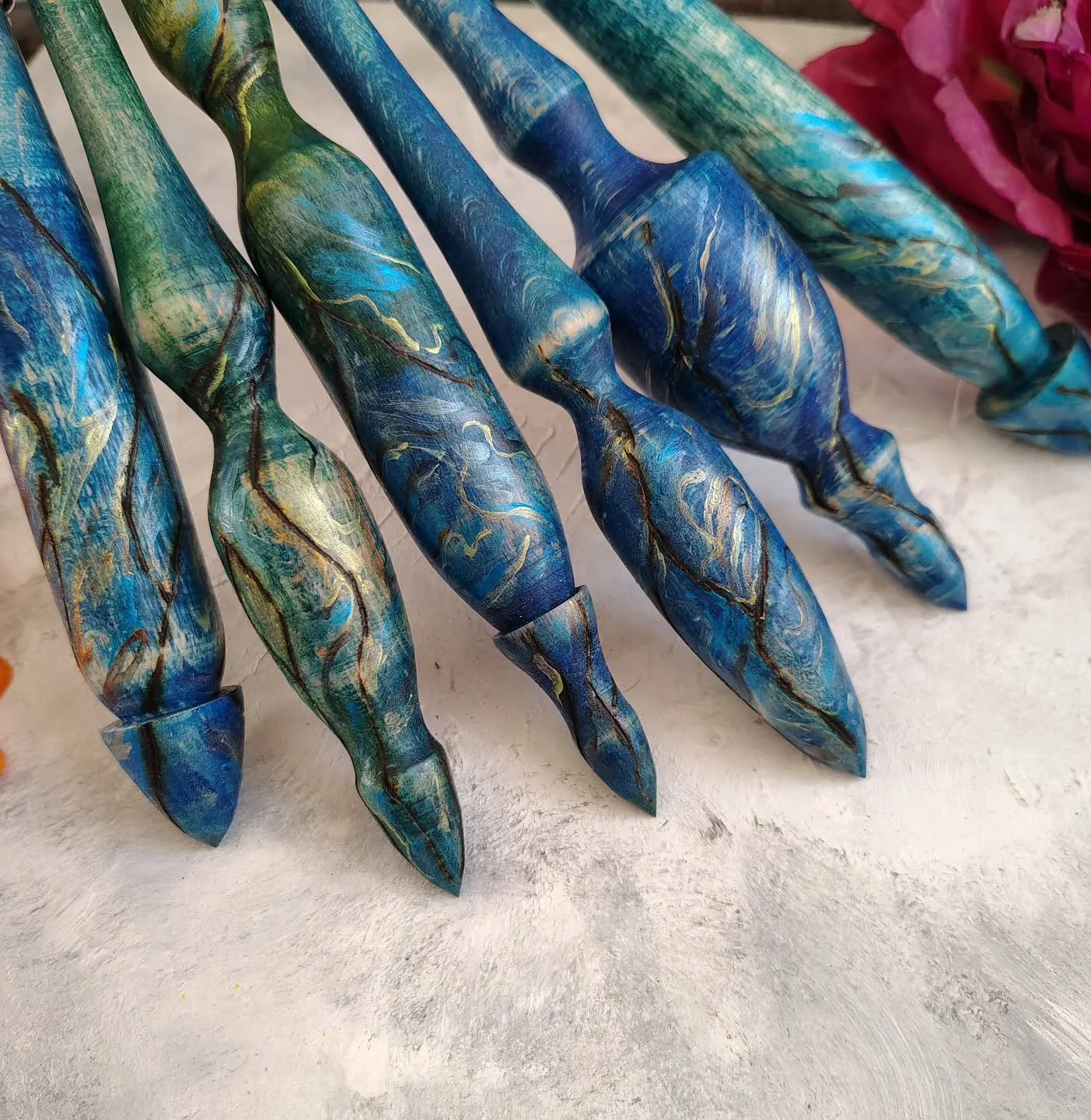 I had a surprise small update today.
The subscribers to my newsletter got first notice, but there is one spindle left if any of you lovelies want to grab it.
I also have a couple of Italian drop spindles and a few vintage spindle bowls 💙 thank you!