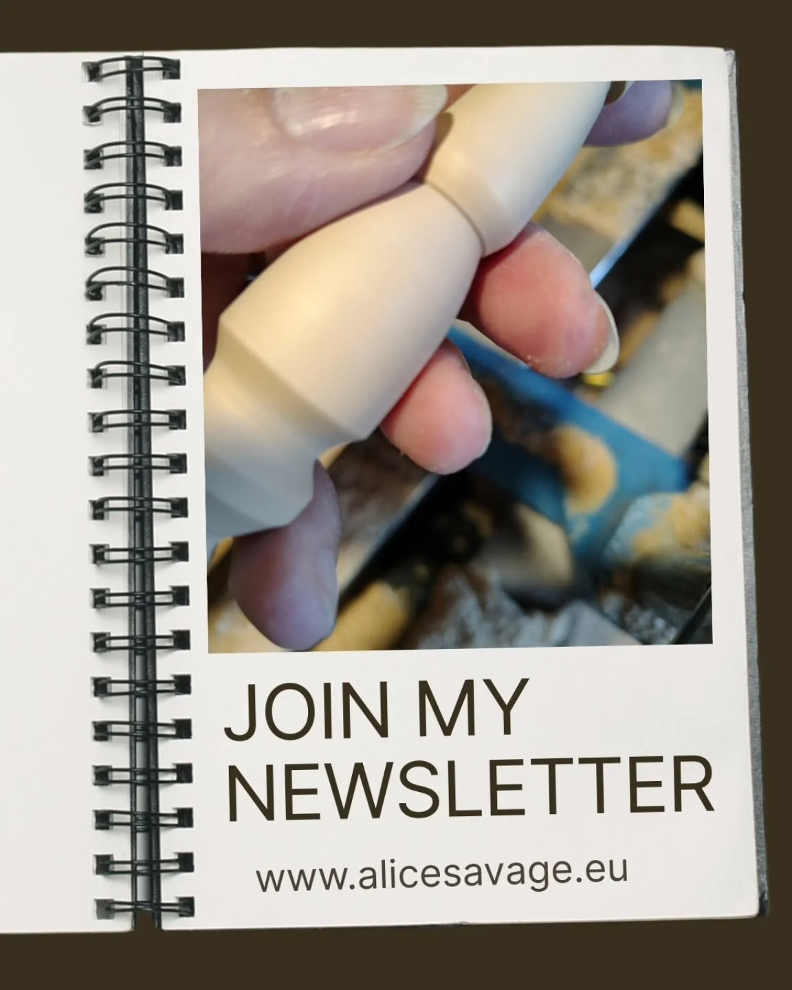 Please consider subscribing...my Xmas gift to you will be delivered in your inbox next week! 🩵