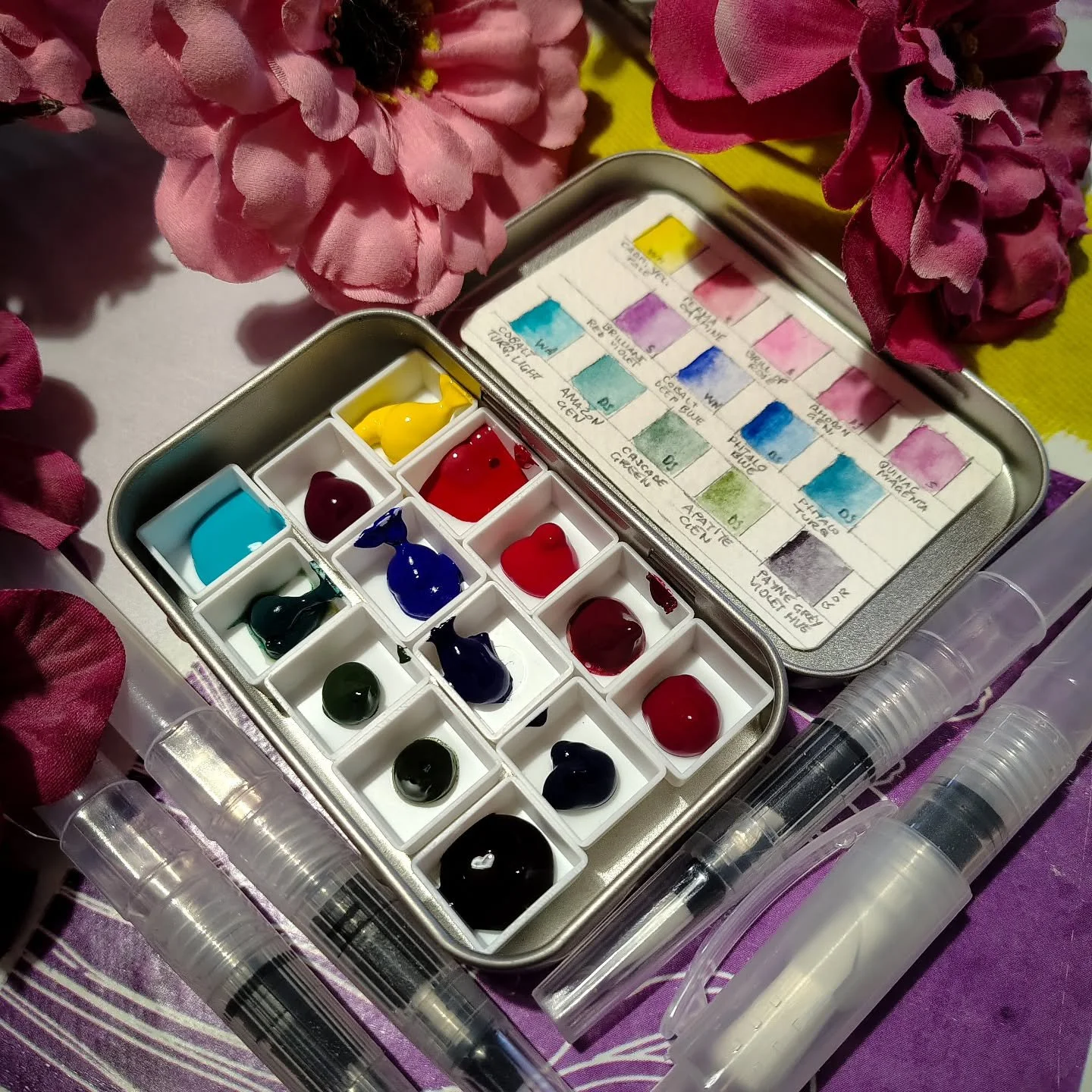 Some days, self care is preparing a little tin box with your fave colours so that you can paint on the couch, because you are too tired to sit long hours at the desk.
This surgery post effects are kicking my butt 😅