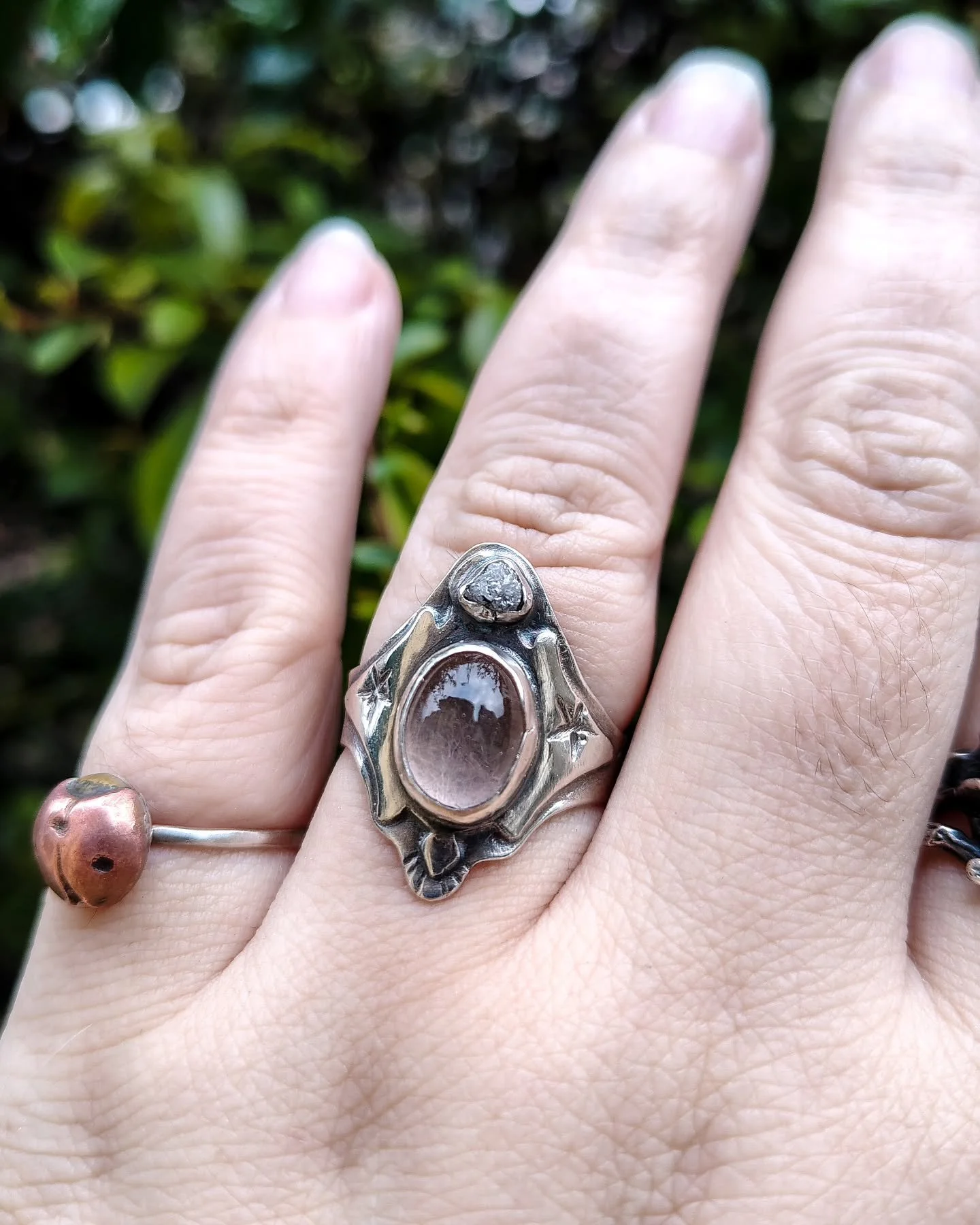 🩵 A love eternal 🩵
Sometimes I give myself the gift of playing with the shiny things.
When Romeo passed almost a year ago I made myself a memorial ring with rose quartz and one of his teeth, a blooming shrine. I love it, but I must admit it's not a