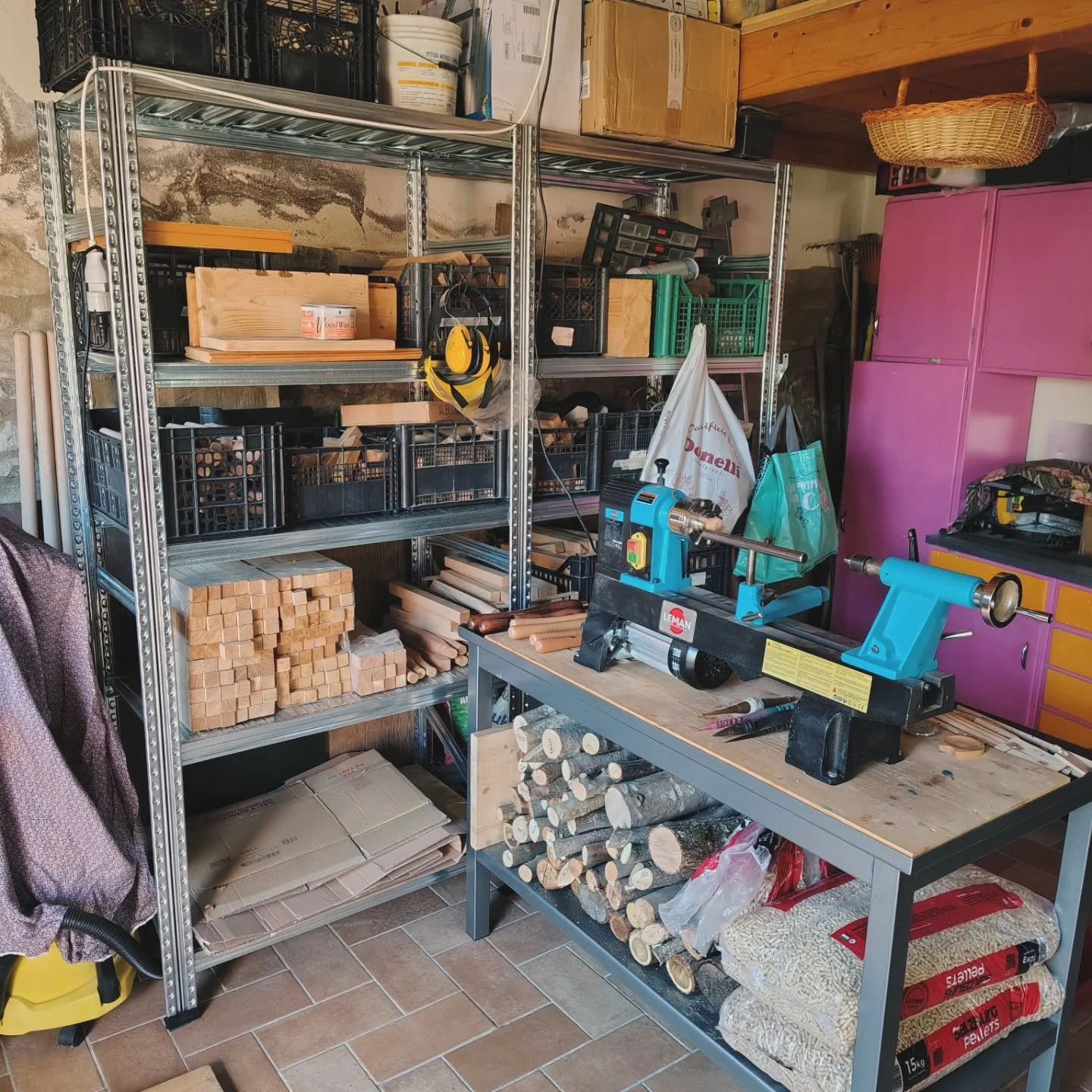 For those of you wondering, I haven't quit spindle making 😅
I am going through quite a challenging time, both with my physical and mental health, and I find I need to spend time with some gentle activities rather than engage with a machine that can 