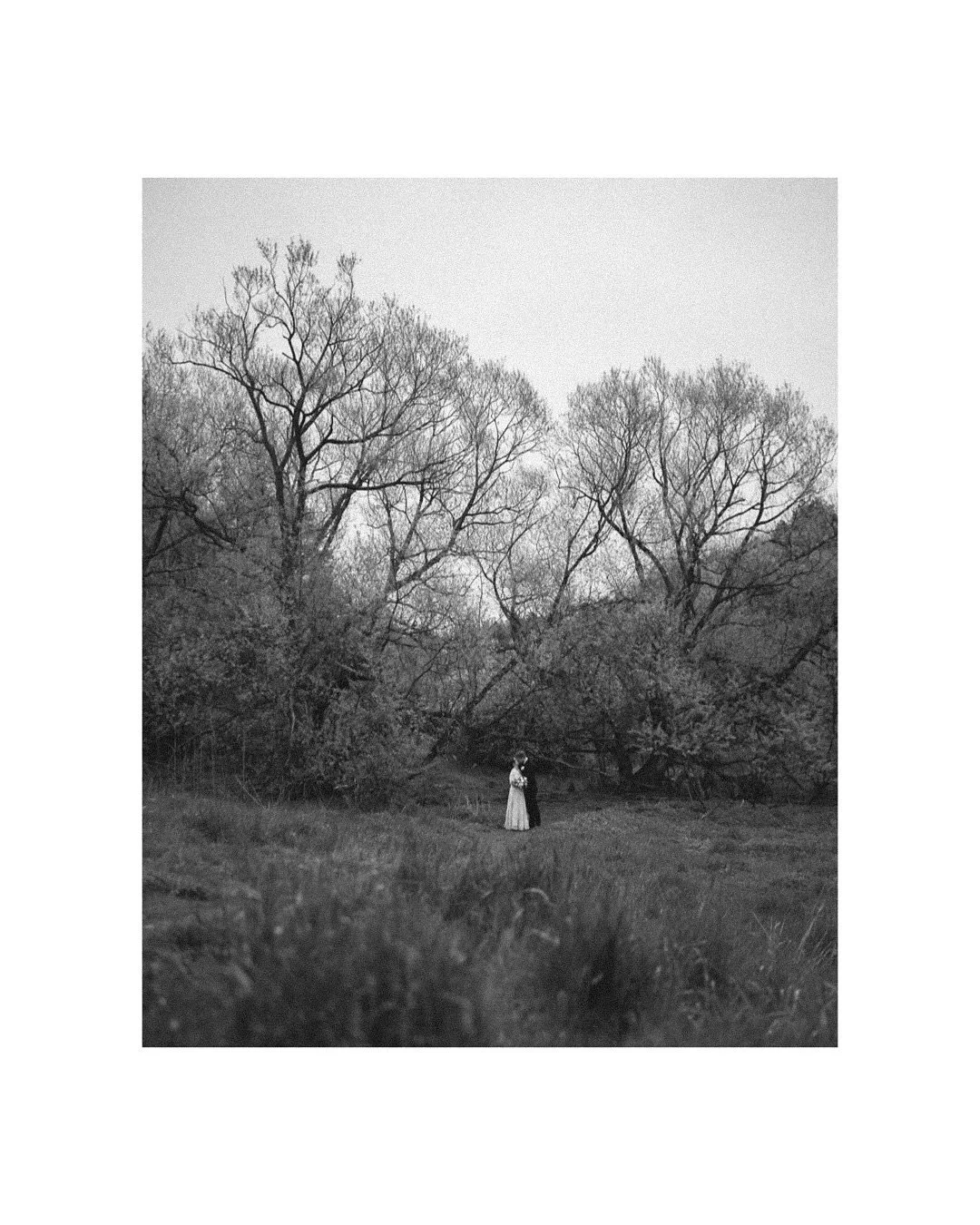 just two souls in a frame
of black and white and stillness ♡

.
.

#h&auml;&auml;kuvaajatsuomi #h&auml;&auml;potretit #h&auml;&auml;kuvaus #h&auml;&auml;kuvaaja #h&auml;&auml;kuvaajaturku #dokumentaarinenkuvaus #valokuvaajaturku #valokuvaajanaiset #b