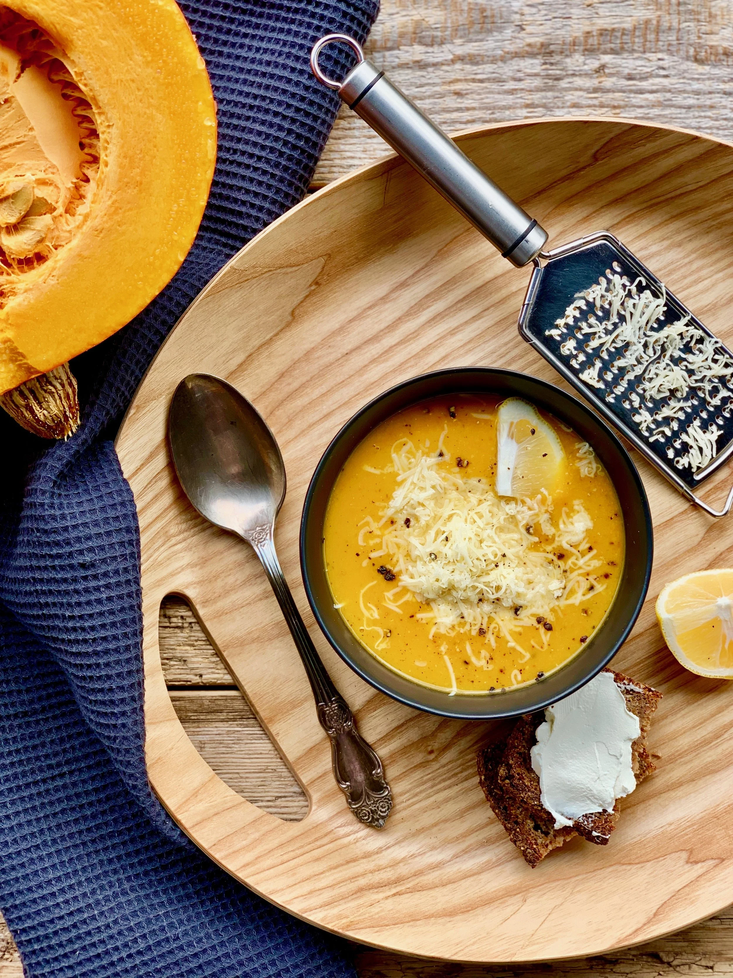 Lēcu un dārzeņu biezzupa