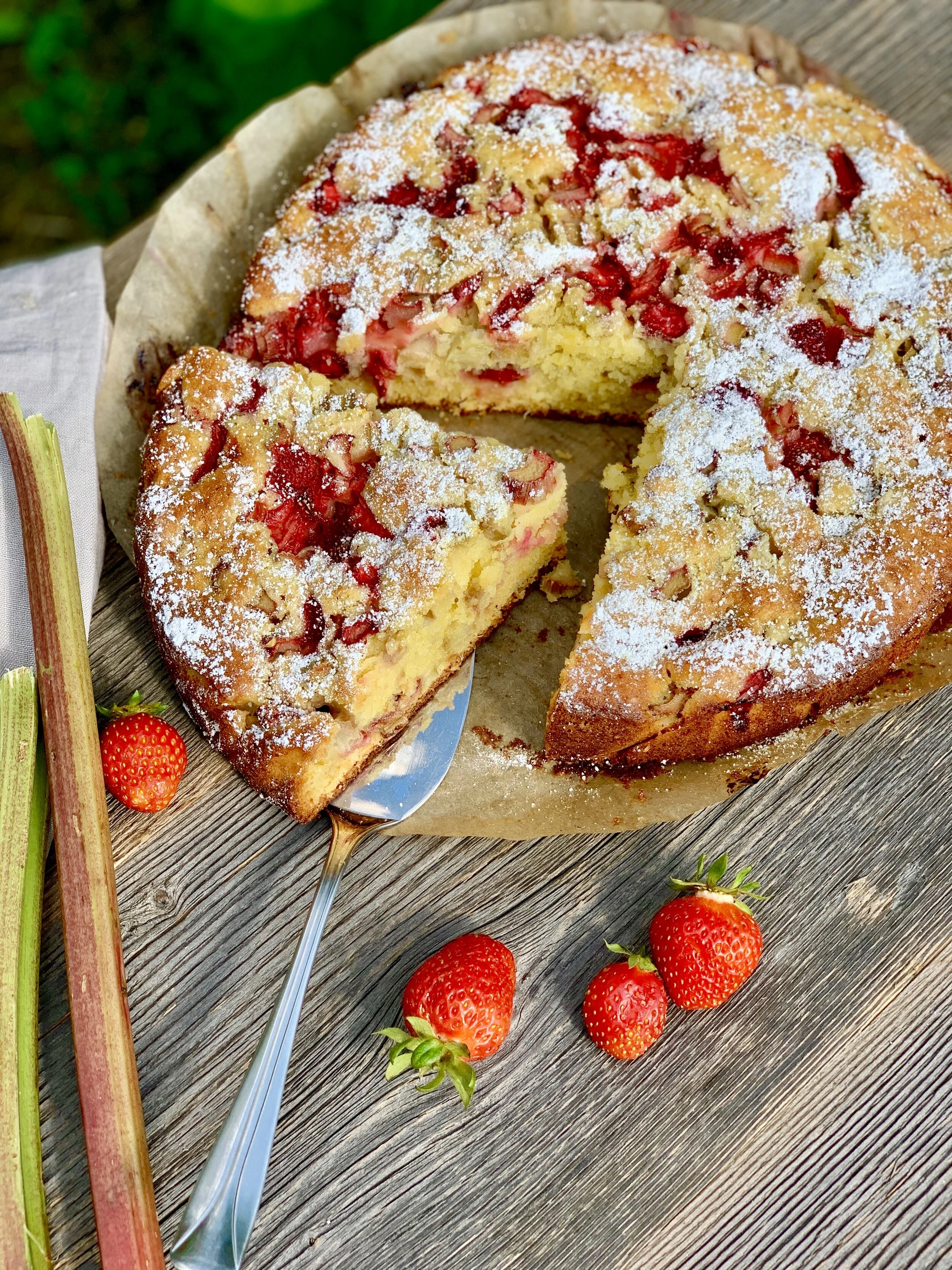 Rabarberu zemeņu kūka