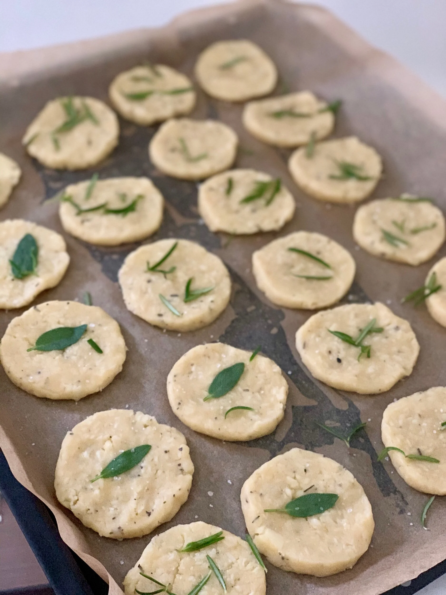 Šeit salikti pārāk tuvu! Jābūt 3cm atstatumā