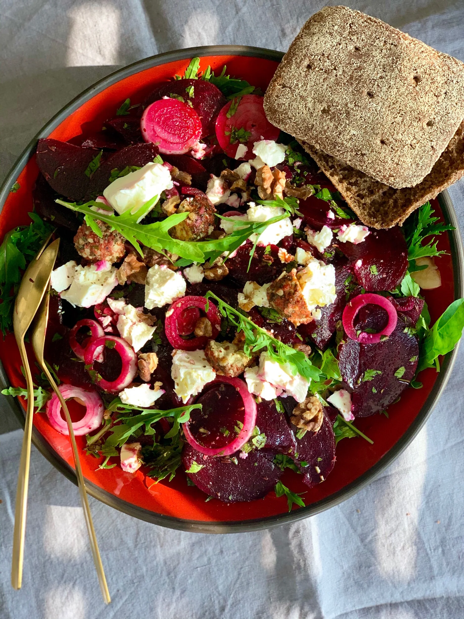 Biešu un kazas siera salāti