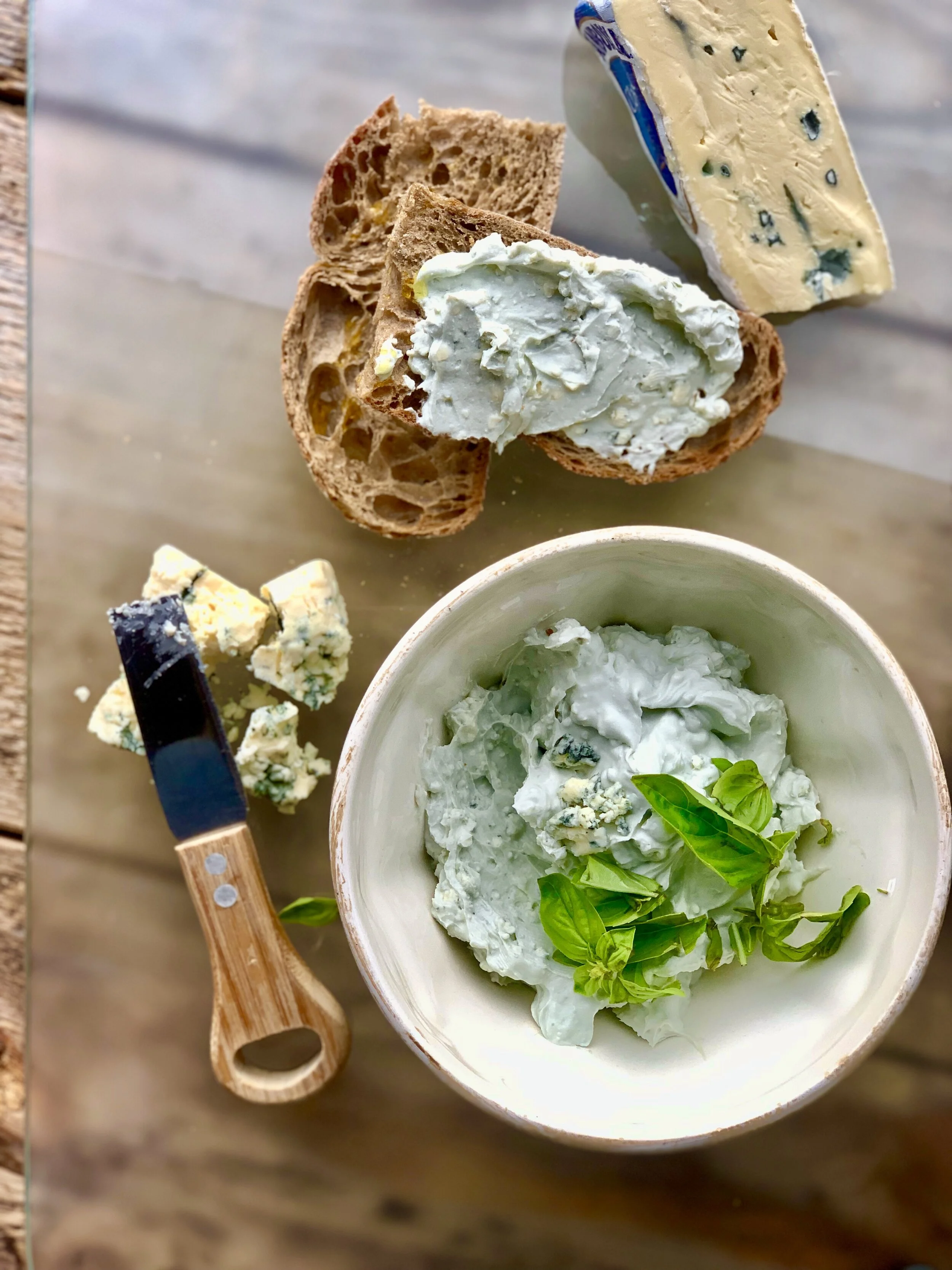 Maskarpones un zilā siera krēmsiers