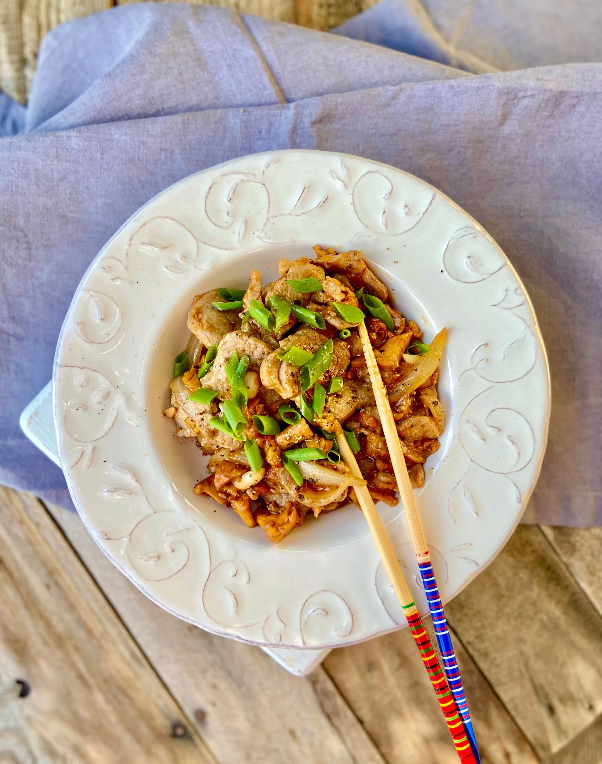 Meža sēņu un cūkgaļas teriyaki