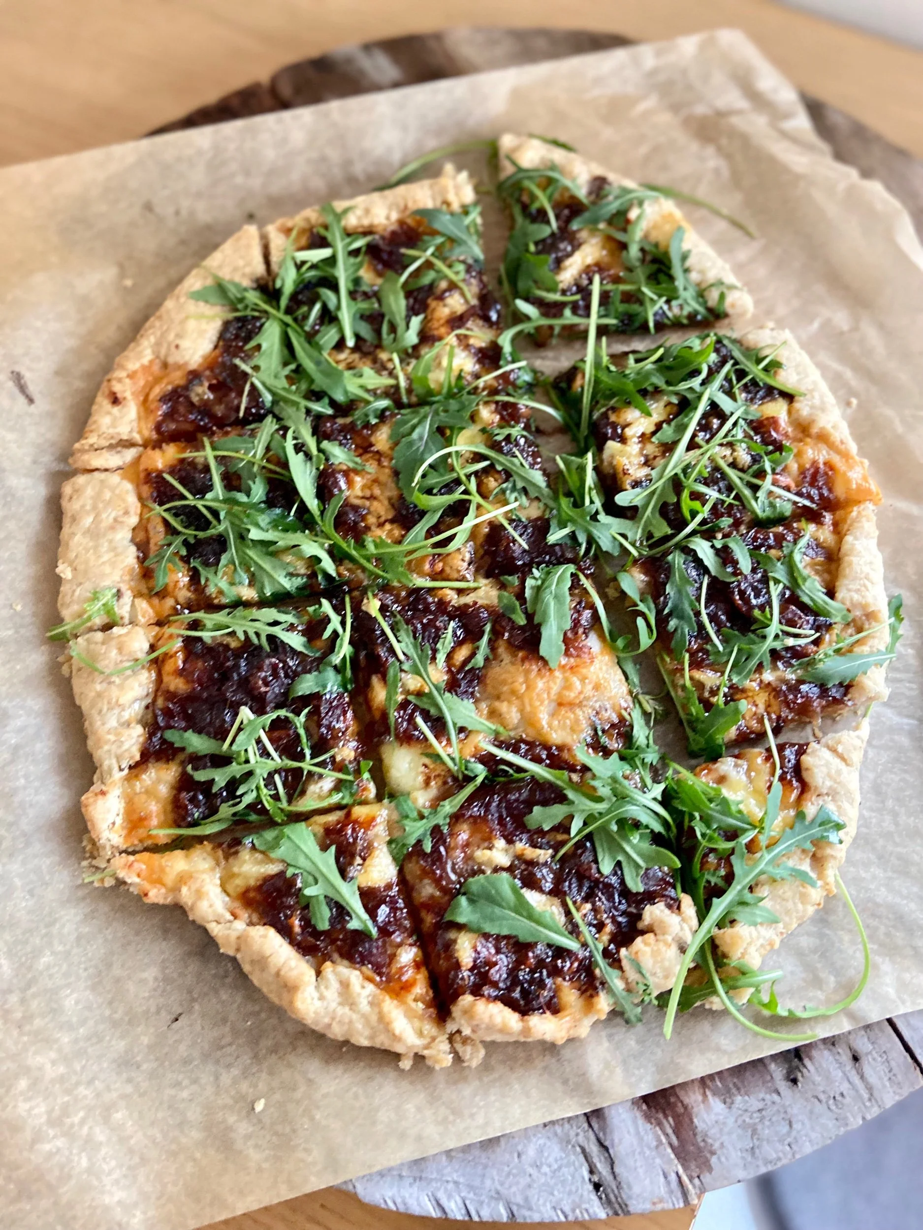 Karamelizētu sīpolu galete