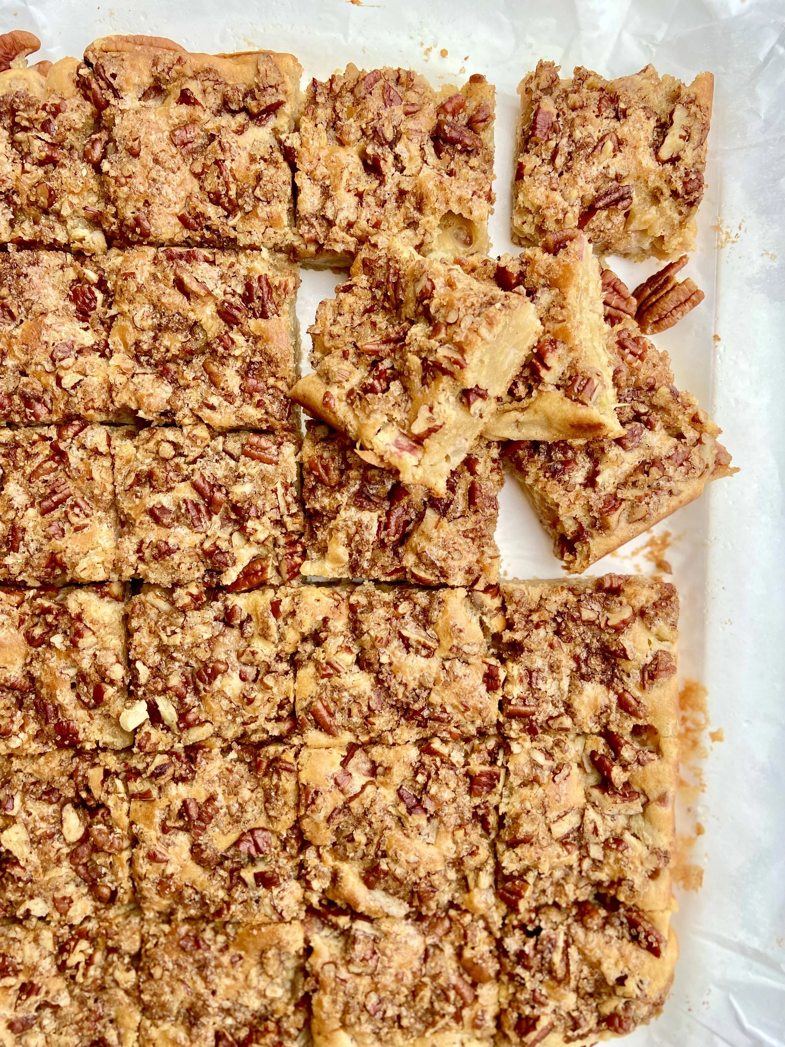 Rabarberu un riekstu drumstalu kūka