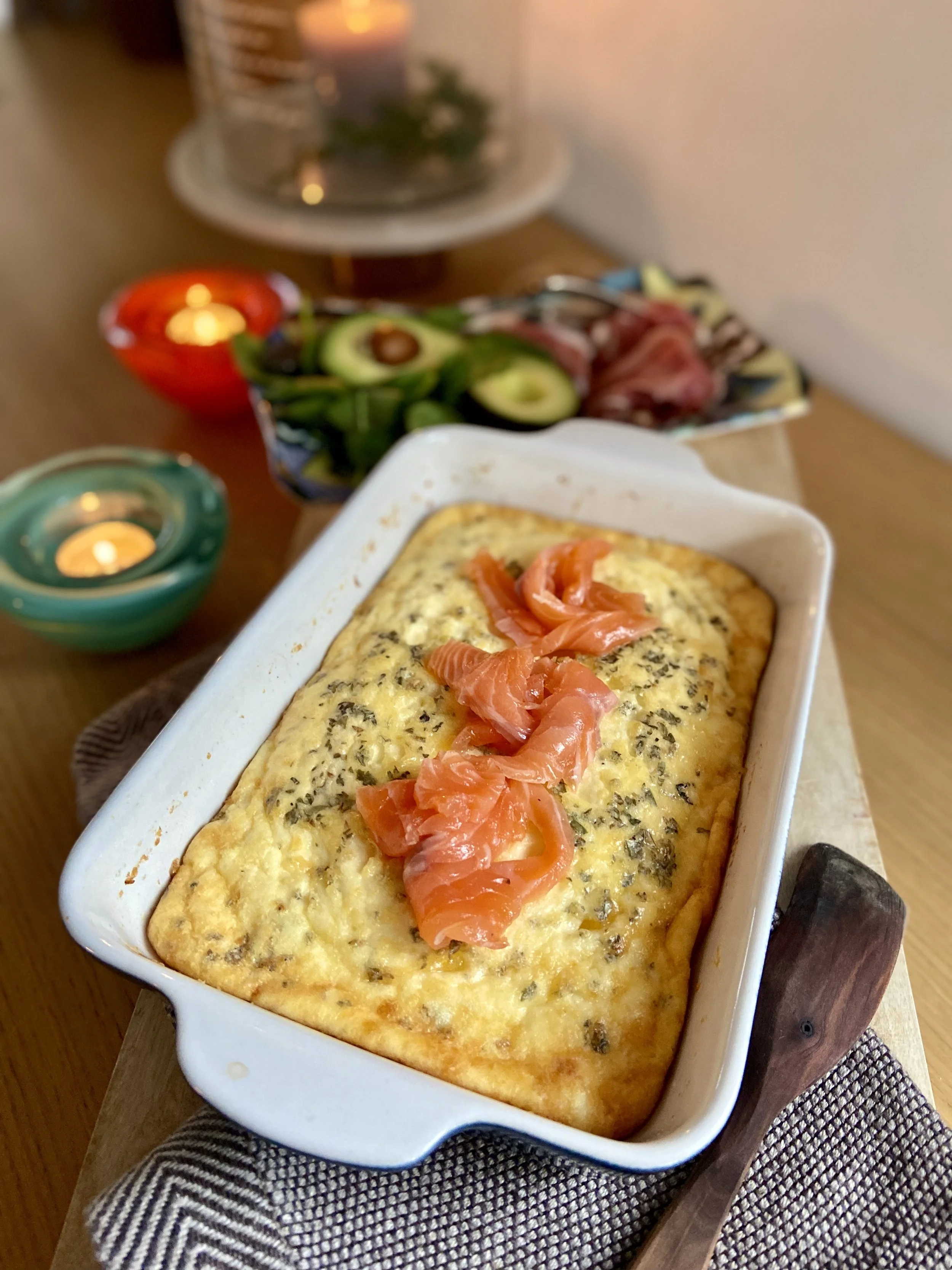 Cepeškrāsnī cepta omlete ar sieru