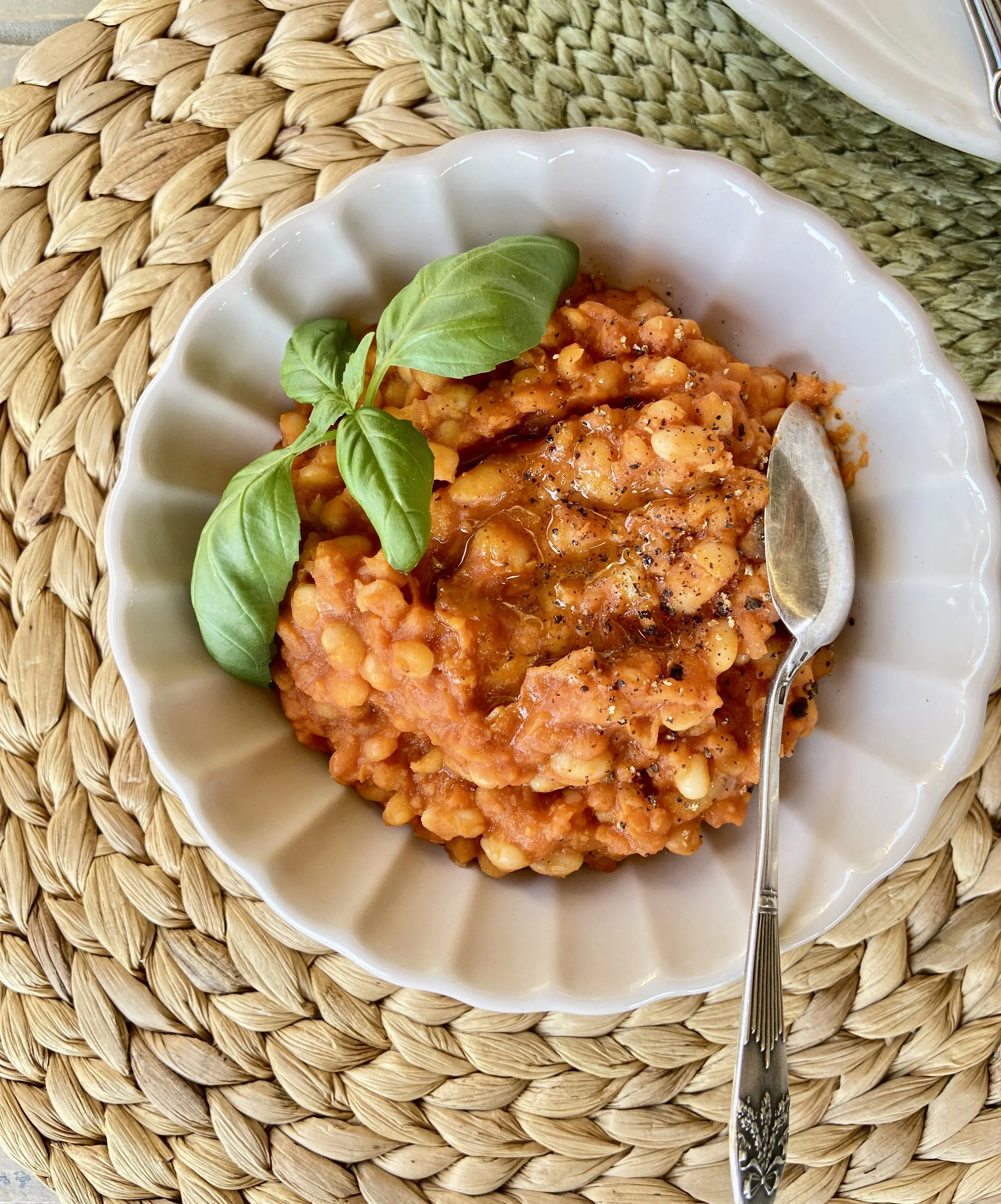 Baltās pupiņas tomātu mērcē