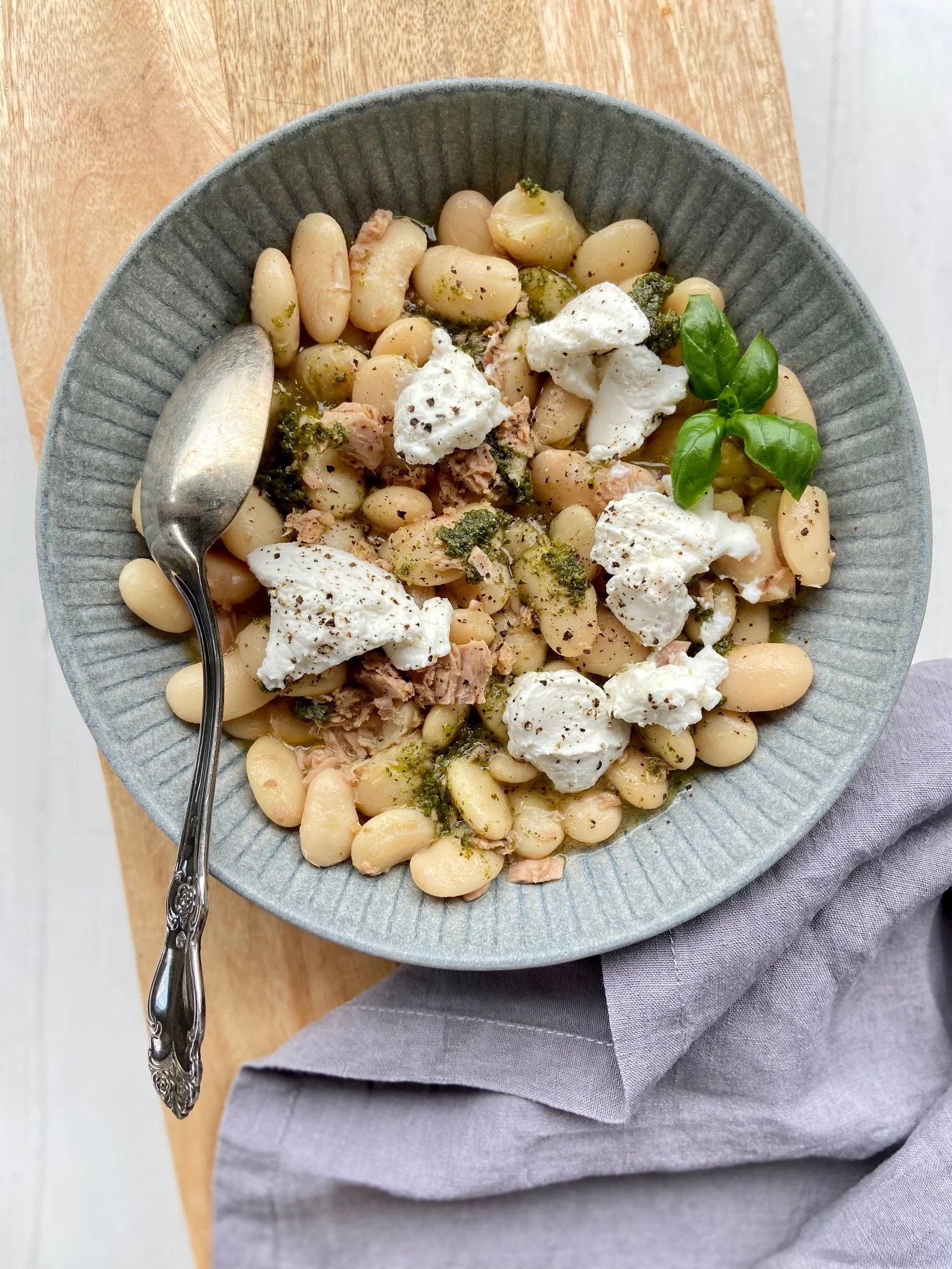 Pupiņas ar tunci un pesto