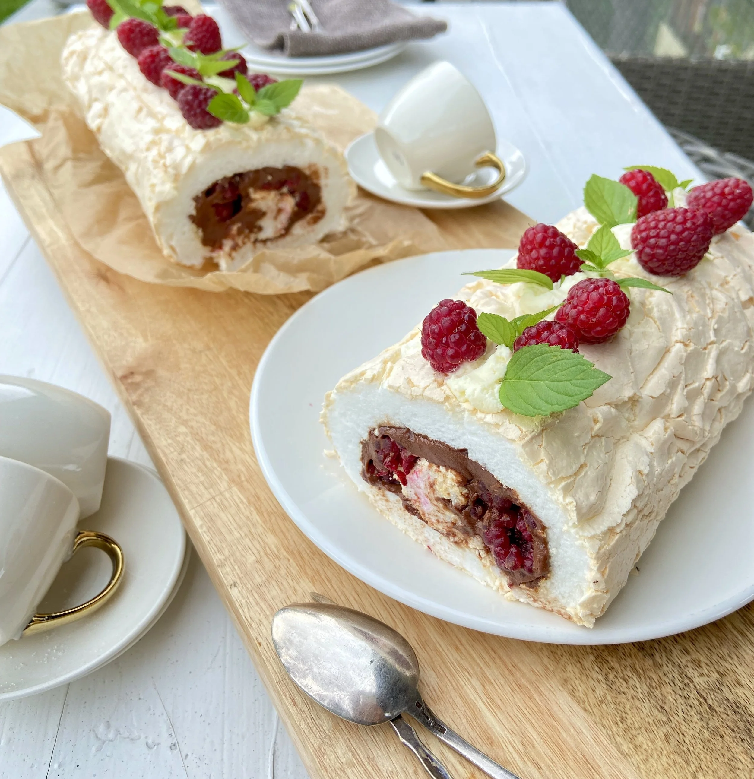 Bezē rulete ar šokolādes krēmu