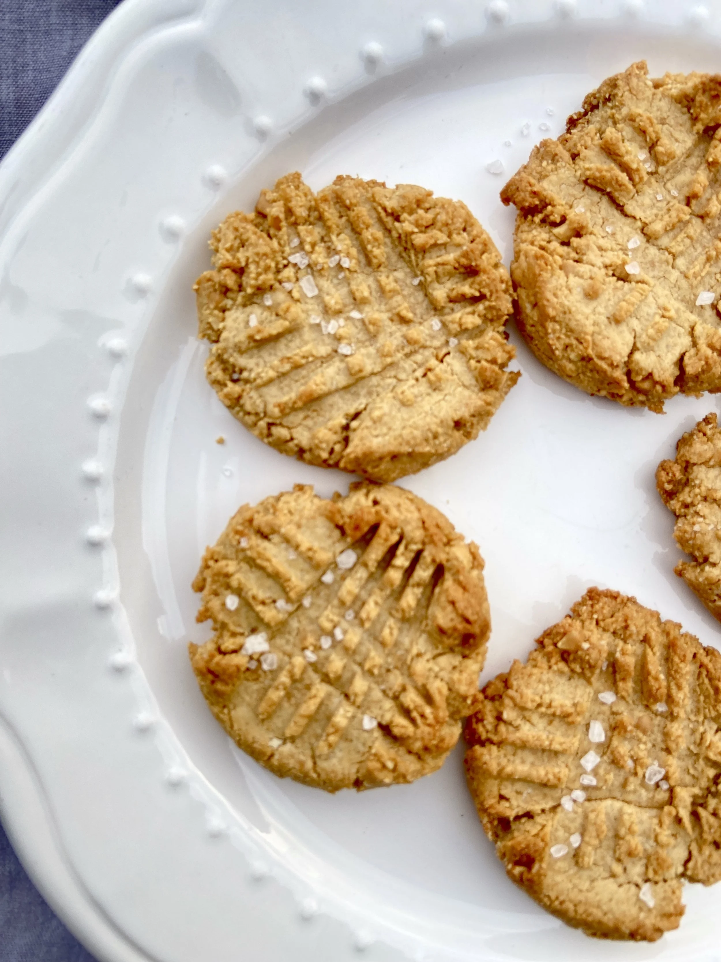 Zemesriekstu sviesta un mandeļu miltu cepumi
