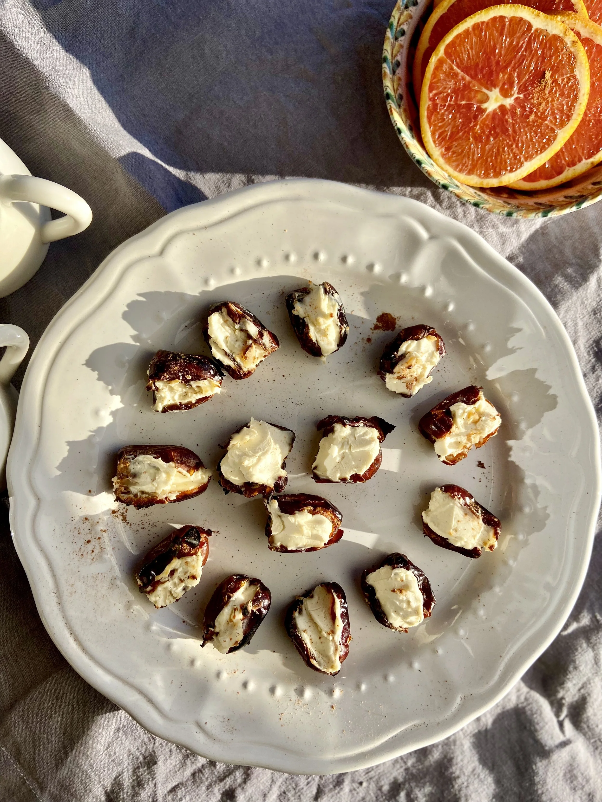 Cepeškrāsnī grilētas dateles